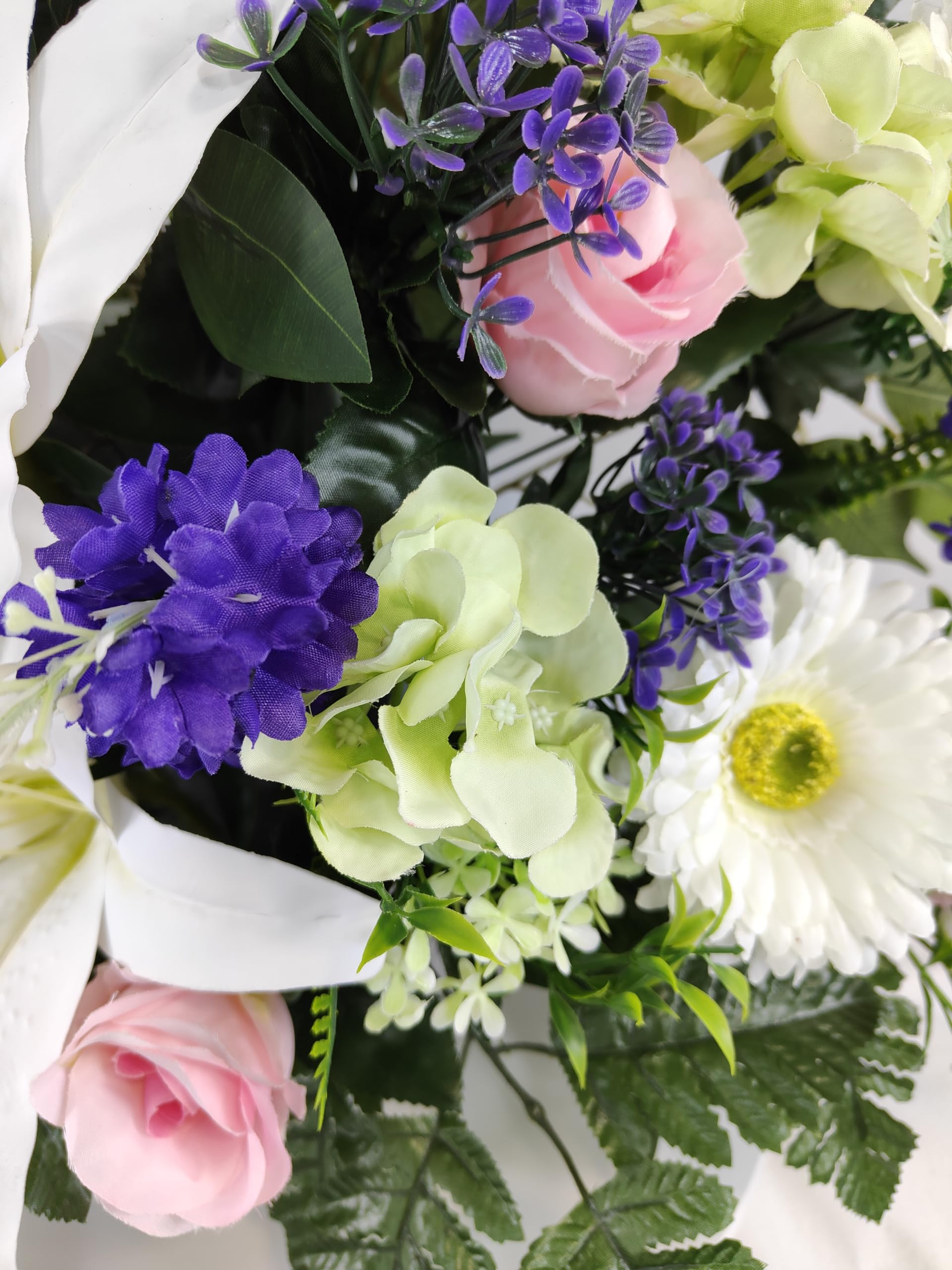 DRW Centre de Fleurs artificielles pour cimetière, Mariage, église avec lys, gerberas, Roses et Lilas 70 x 50 x 28 cm