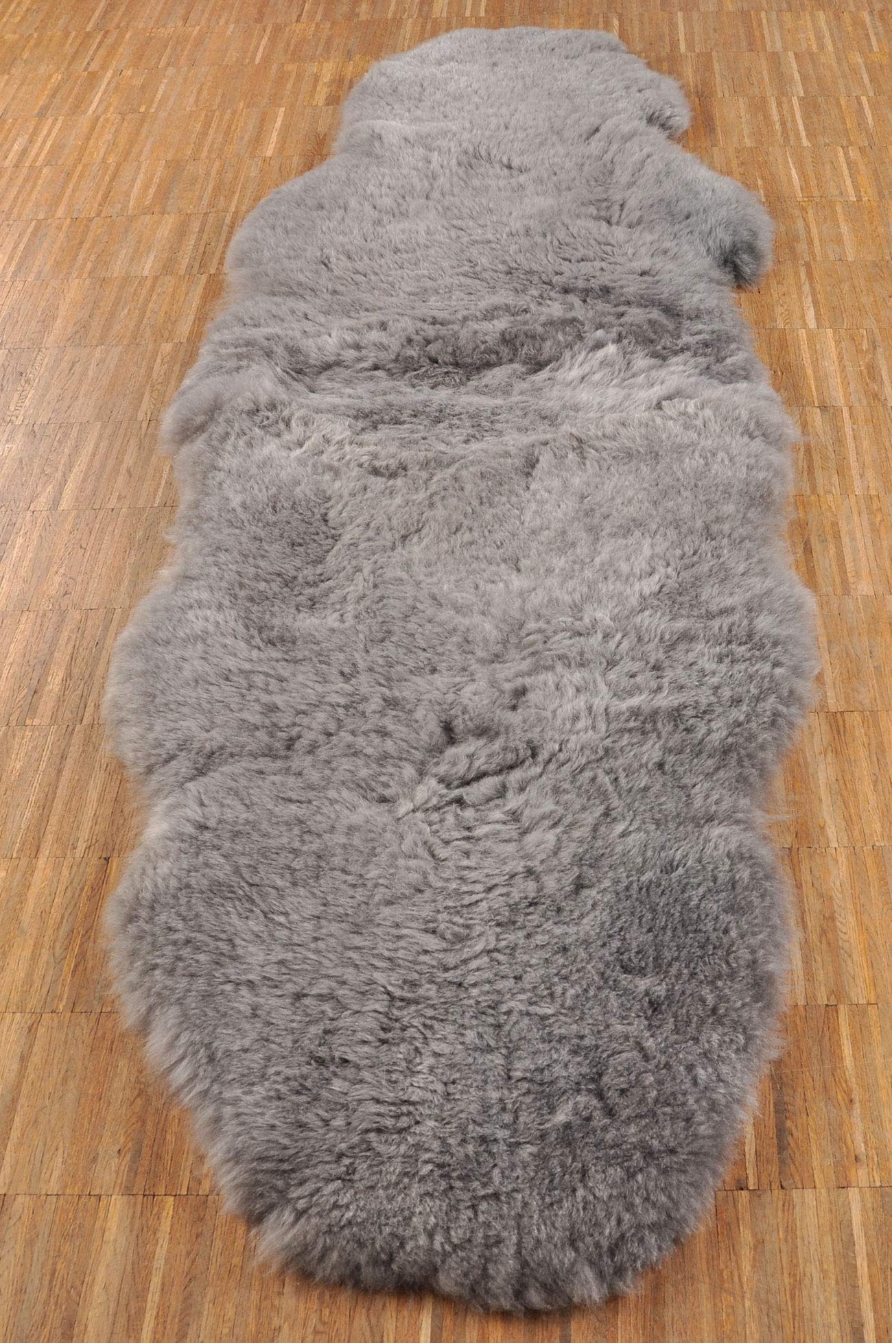 generisch Island LAMMFELL Teppich DOPPELFELL GRAU CA. 200 x 60 cm BETTVORLEGER KURZWOLLIG Fell Teppich AUS 2 ECHTEN Island LAMMFELLEN