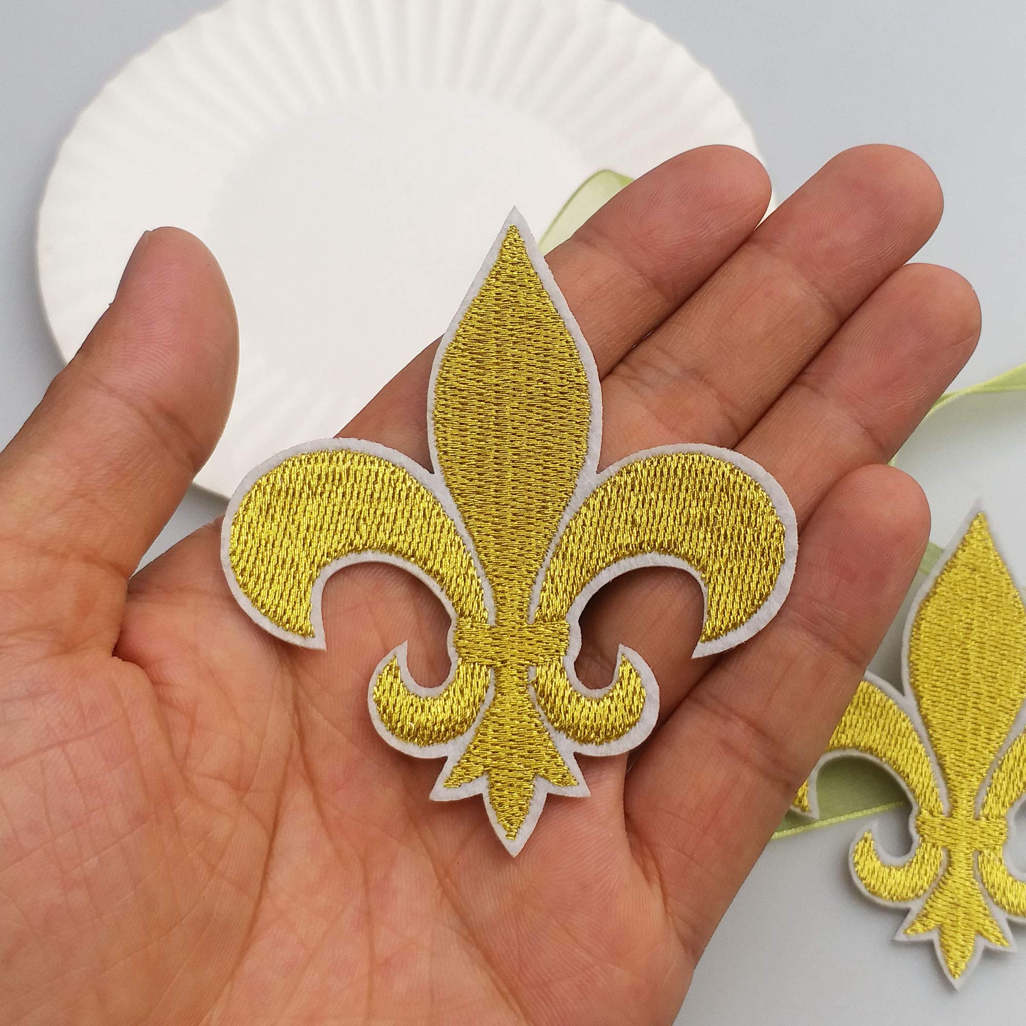 10 Écussons Brodés Lys Dorés - 6.3x8.5 Cm, à ThermoColler Ou Coudre, Pour Vêtements Et DIY