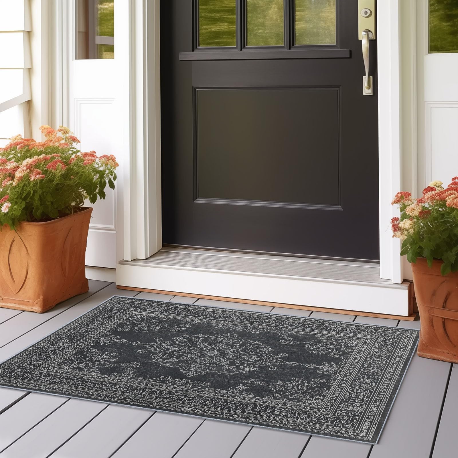 Tapis lavable en machine gris foncé, confort doux pour la chambre