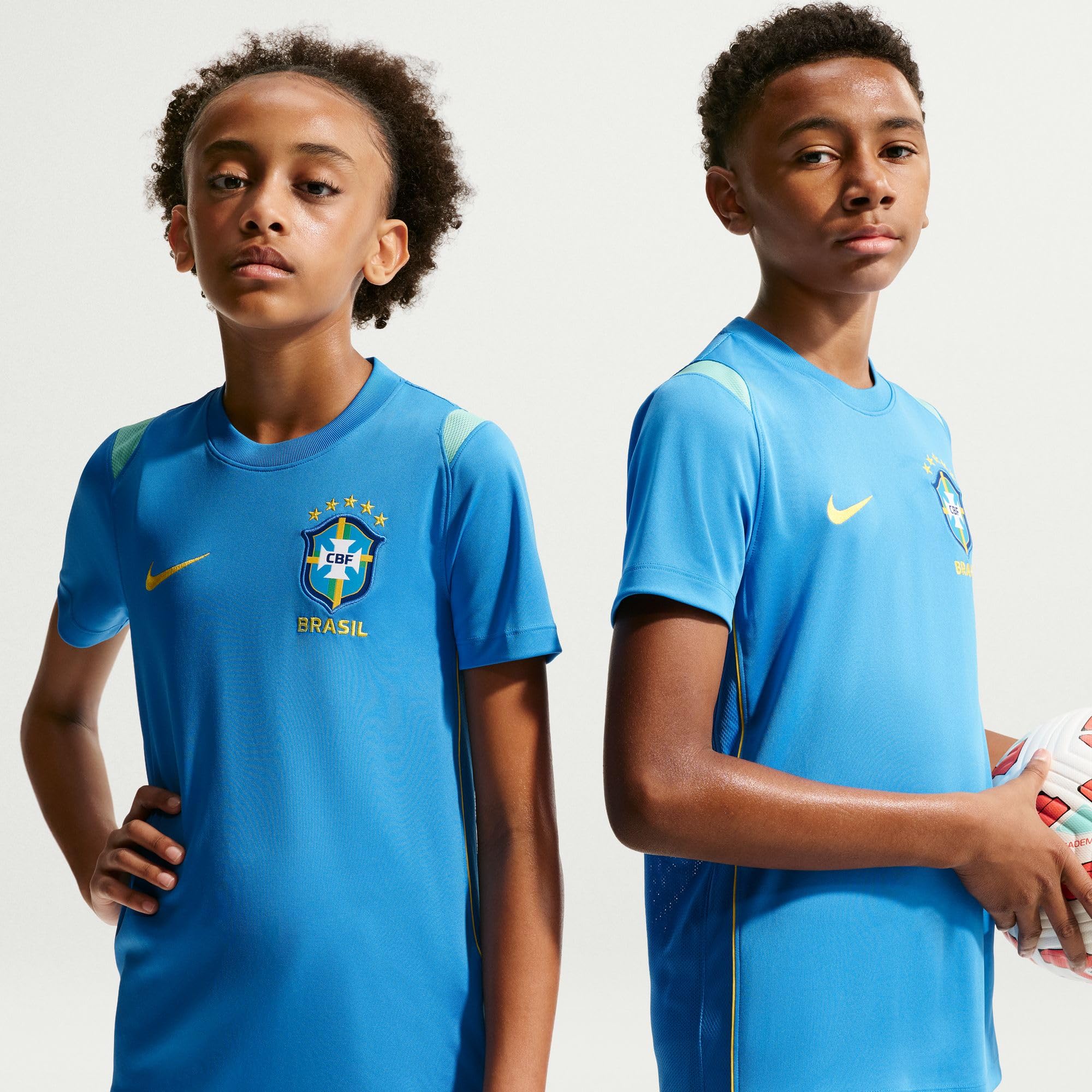 NIKE Top piłkarski z krótkim rękawem Uniseks - dzieci Brasilien Academy Pro Nike Dri-fit Kurzarm-fußballoberteil Aus Strickmaterial Für Ältere Kinder