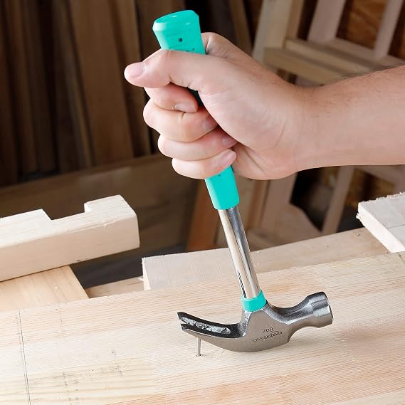 Amazon Basics 8 oz Claw Hammer with Shock Reduction, No-Slip Grip, Turquoise