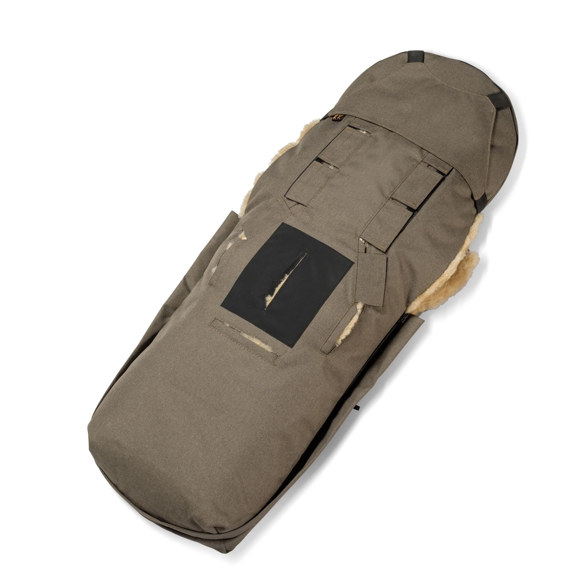 Fellhof Alpakafell Fußsack Montana | 45x98 cm | Für Kinderwagen und Buggy | Warm, Winter- und wetterfest | Für Sensible Haut | Gurtschlitze, Kapuze abnehmbar, Reflektorstreifen, rutschfest