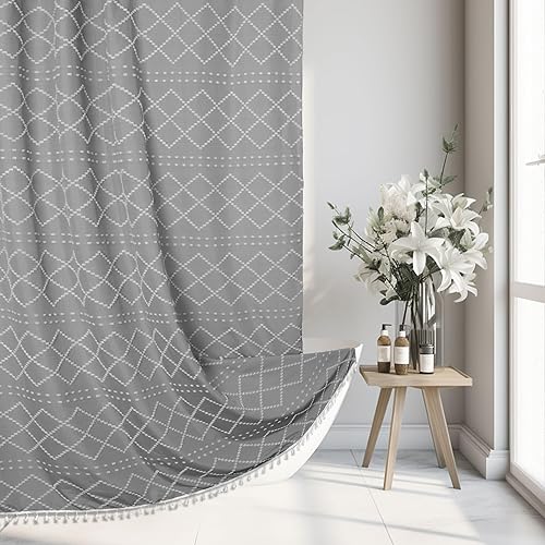 Siiluminisoy Cortina de ducha bohemia con textura gris con borlas, 72 x 72 pulgadas, cortina de ducha tejida de felpilla a rayas cheurón, moderna