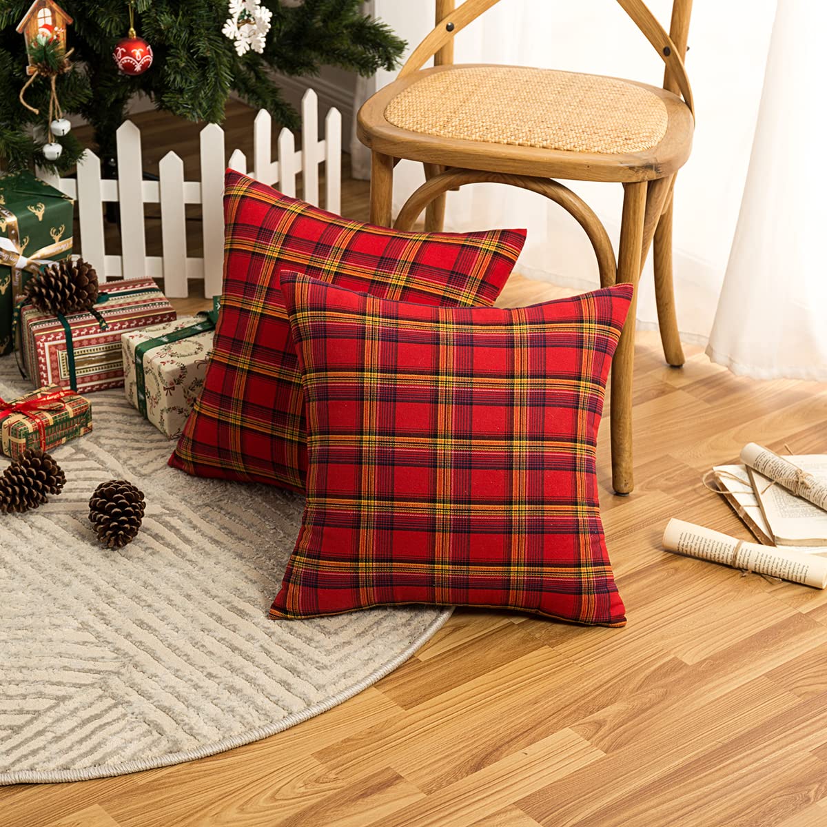 Set 4 Federe Cuscino Natalizie 45x45 – Tartan Rosso Con Scritte "Happy Holidays", Decorazione Divano