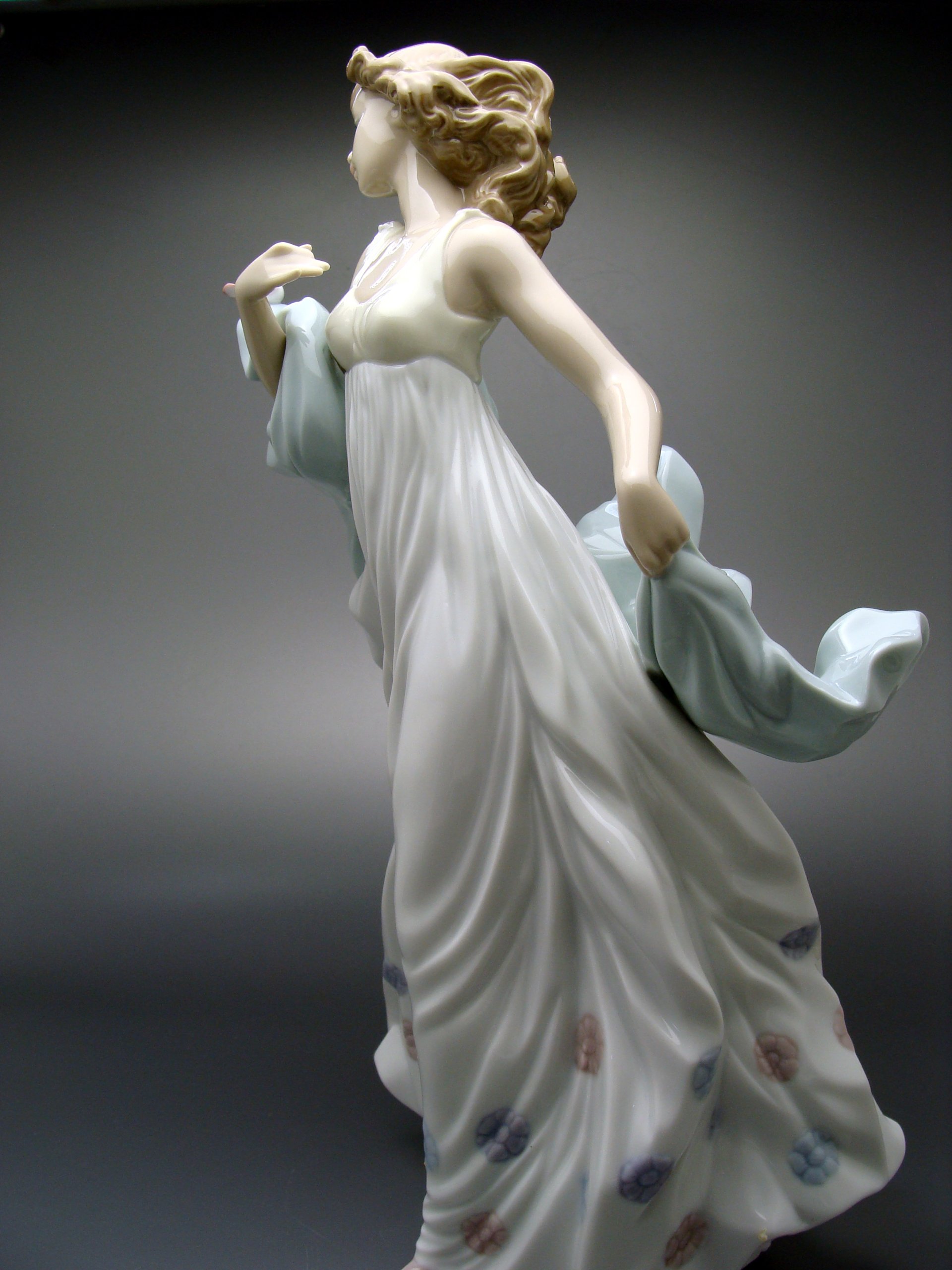 リヤドロ　LLADRO　 夏のセレナーデ 6193 リヤドロ 置物 □ 夏のセレナーデ フィギュリン 6193 女性 鳥