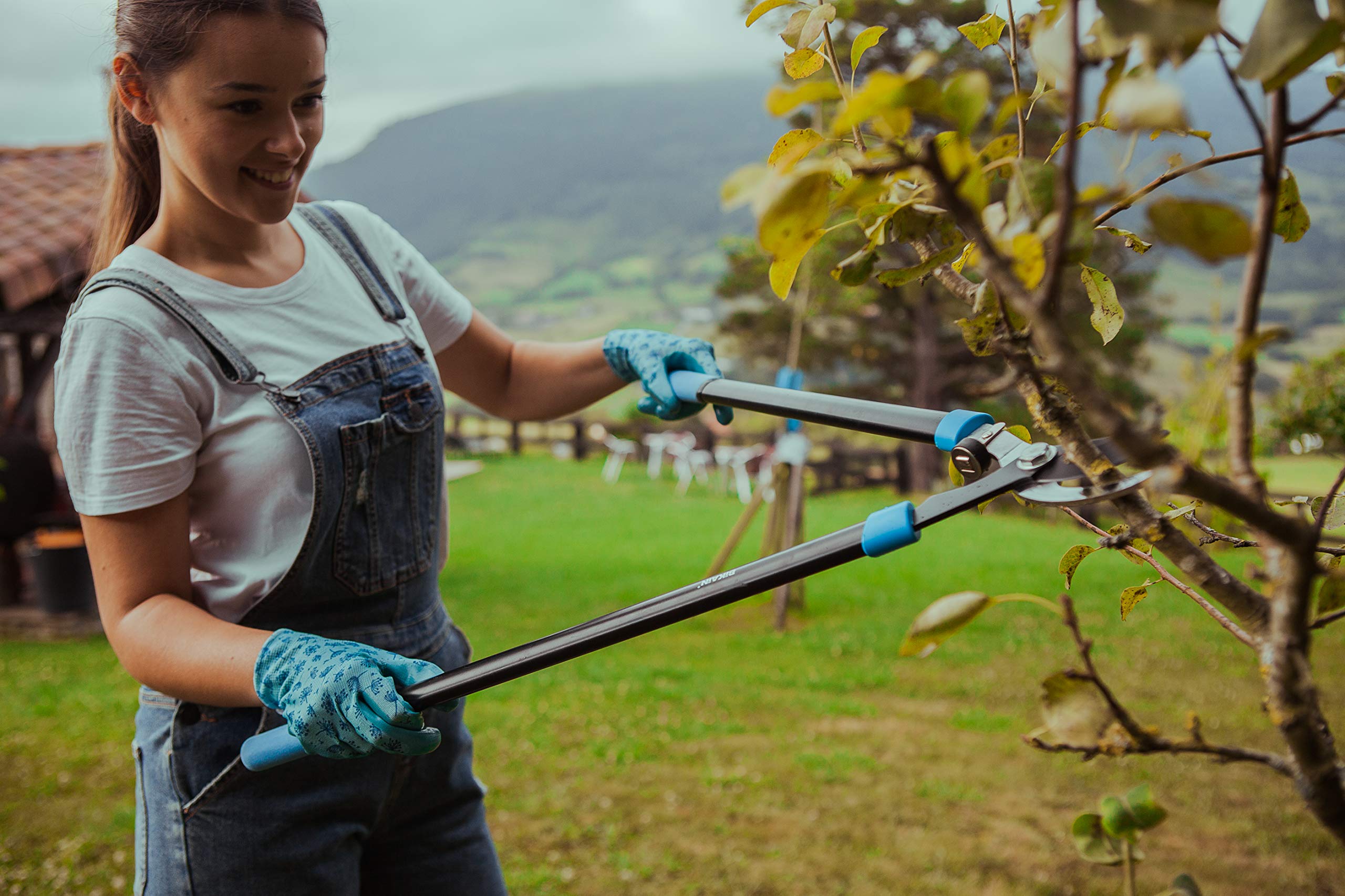 Tijera de Podar a Dos Manos - Longitud de 70 cm - Corte Bypass - Cuchillas Teflonadas para Menor Fricción - Mangos Tubulares Antioxidantes - Empuñaduras Ergonómicas y Antideslizantes - Bikain