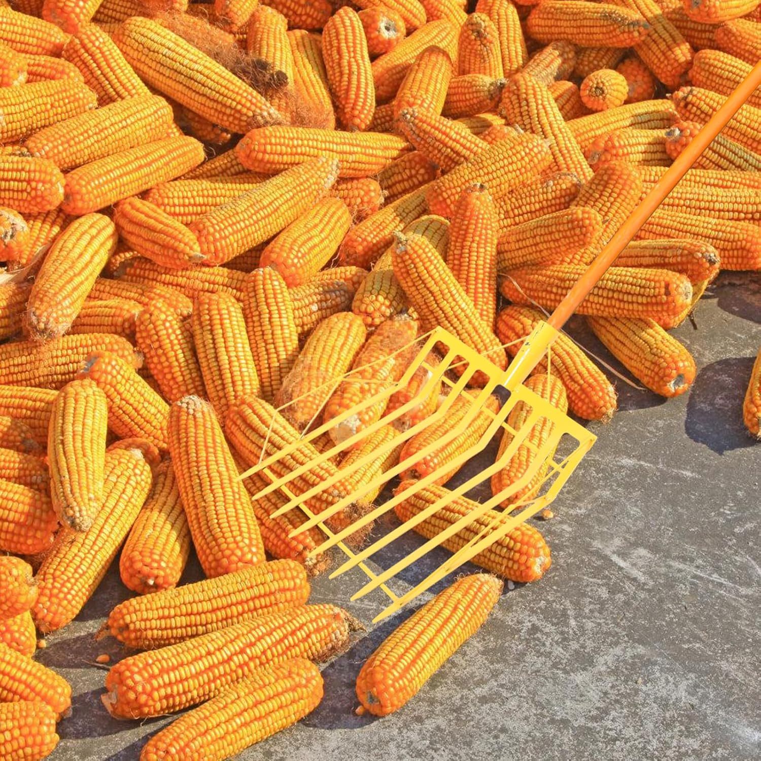 Thickened Yellow Tip Corn Shovel Multi-Function Metal Scoop Outdoor Small Farming Hand Tool for Harvesting and Collecting Corn