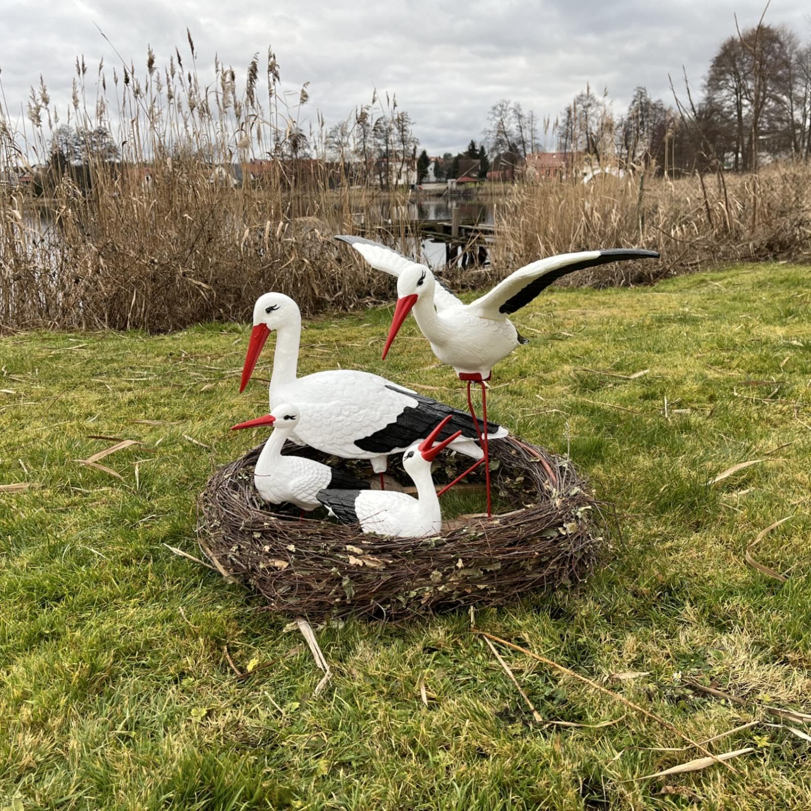 Nido de Cigüeña Familia 4 Cigüeñas de las cuales 1 en vuelo H: 70 cm - Decoración al aire libre Escultura Figura
