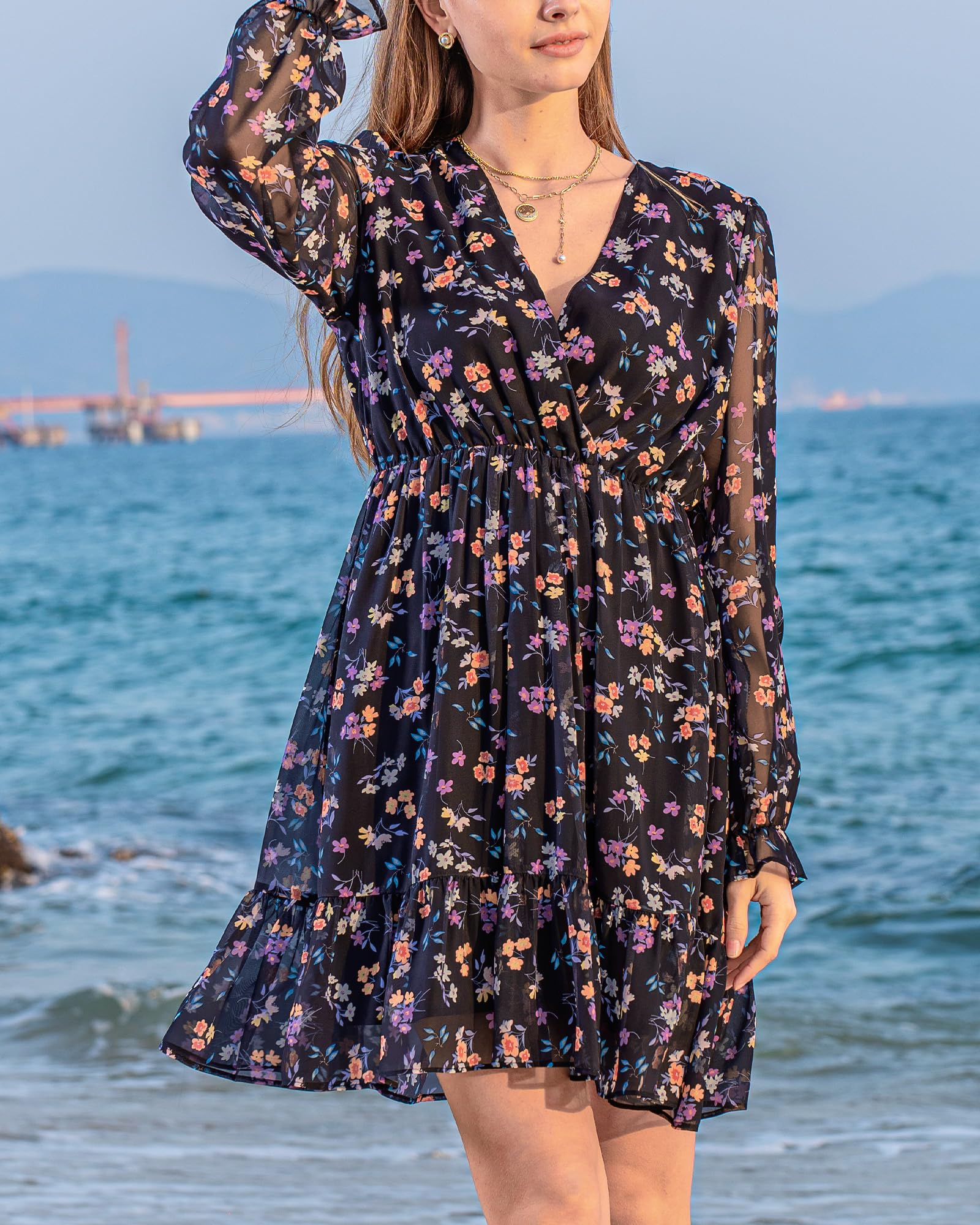 Blumenmuster Minikleid Damen, Langarm Chiffon Kleid mit V-Ausschnitt und Rüschen, Elegantes Freizeitkleid für Frühling & Sommer