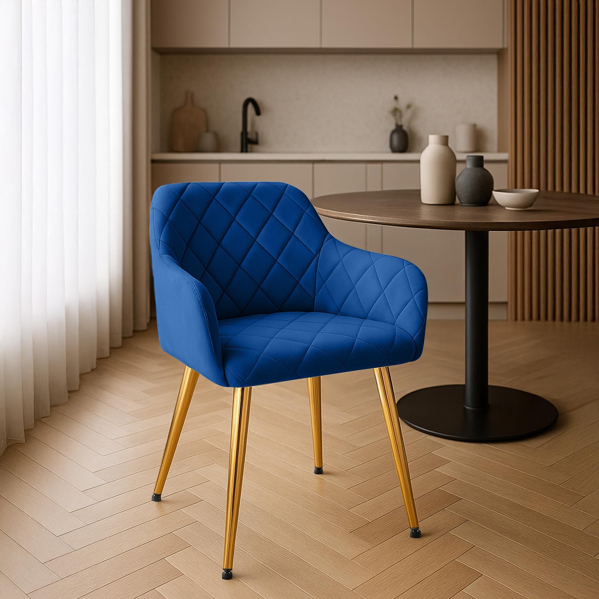 CLP Lot de 2 chaises de Salle à Manger Monett I Chaises rembourrées avec revêtement en Velours | Couleur Bleu foncé Matériel du Cadre métal Or