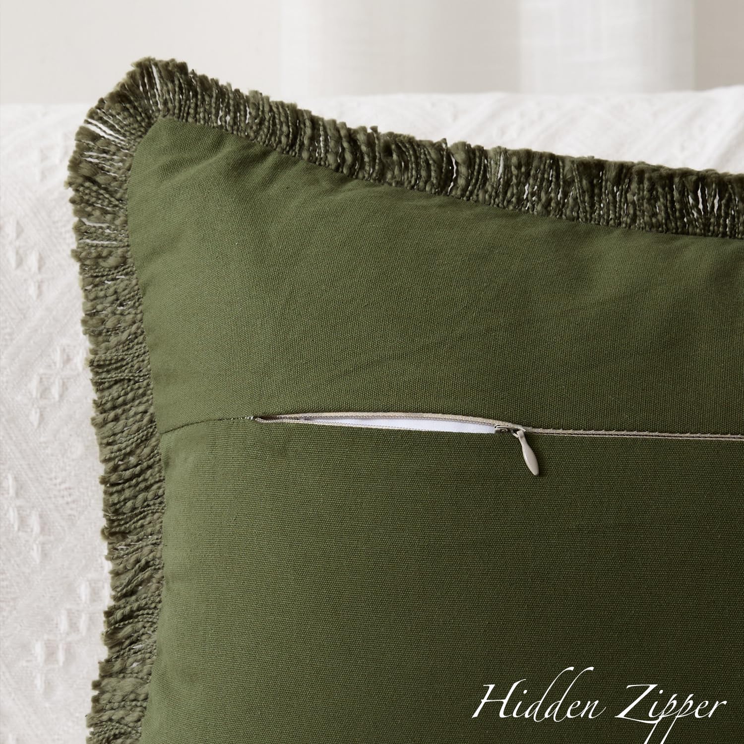 Kevin Textile - Federa per cuscino lombare lunga 35 x 91 cm, decorazione con frange bohémien, con nappe, in cotone neutro, testurizzato, per soggiorno, divano, letto, verde oliva