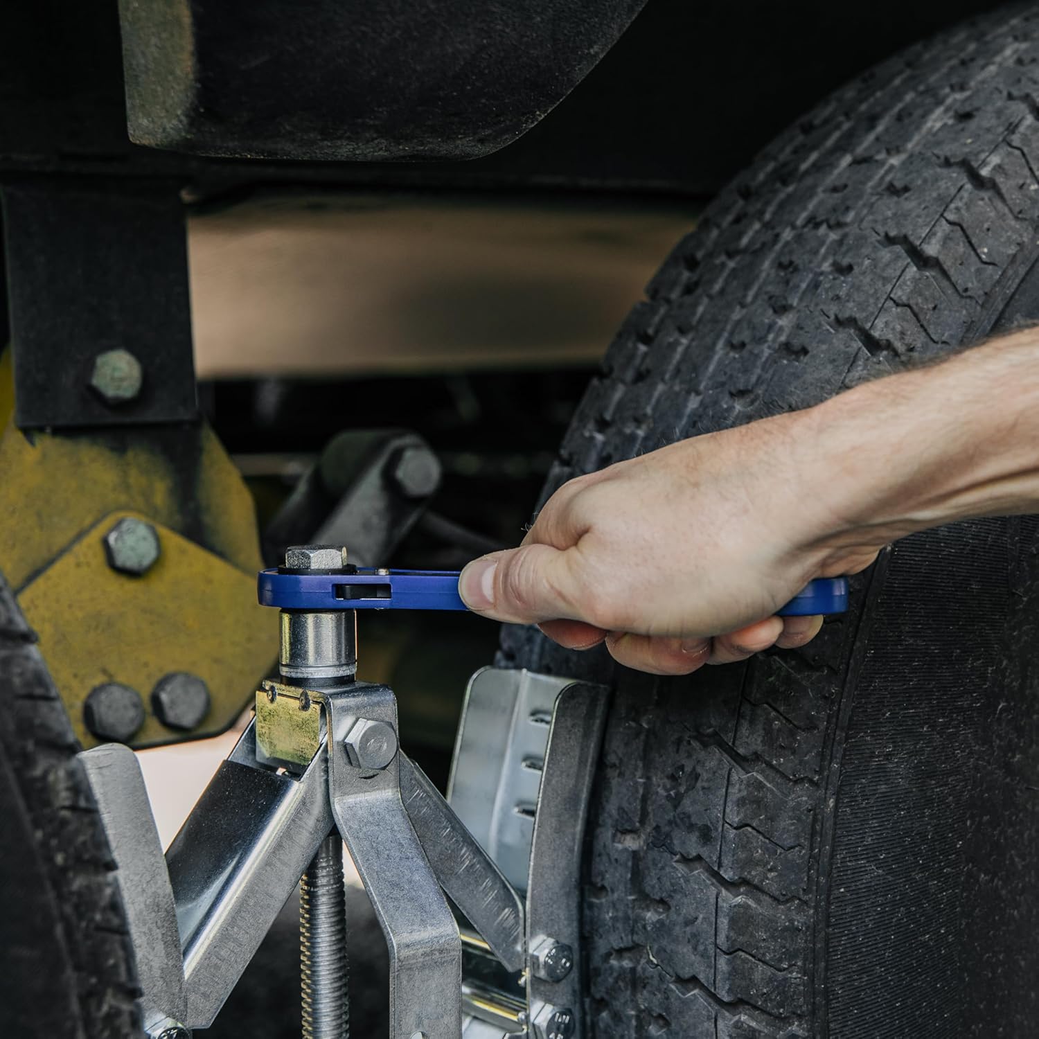 Camco Eaz-Lift Heavy Duty Wheel Stop with Ratchet Wrench- Stabilizes Your Truck by Securing Tandem Tires to Prevent Movement Spaced 3-10" Apart- Large (44662)