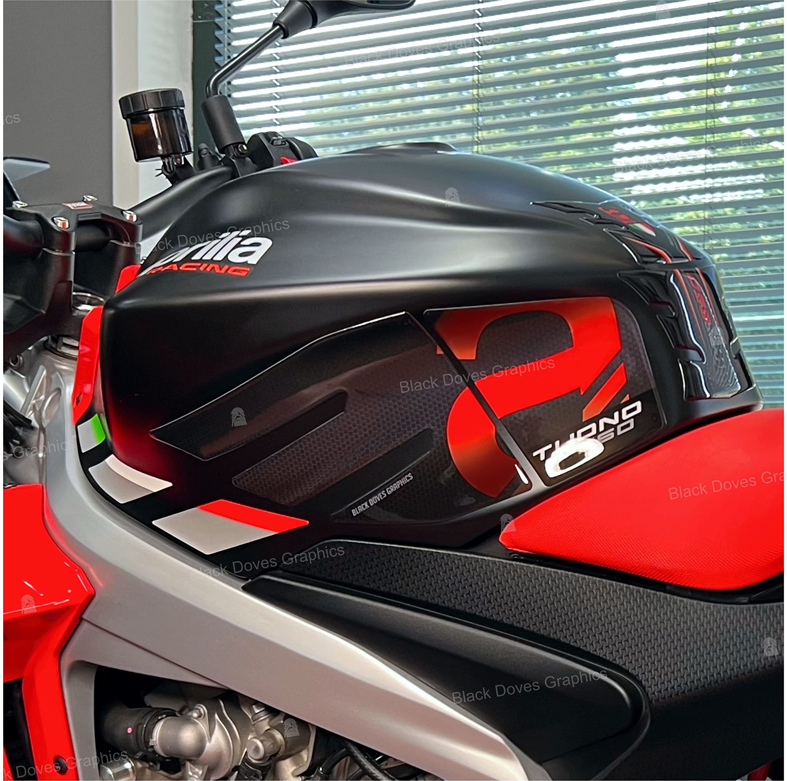 Harz-Aufkleber 3D-Schutz, kompatibel mit Aprilia Tuono 660 2022 (seitliche Tankschutz)
