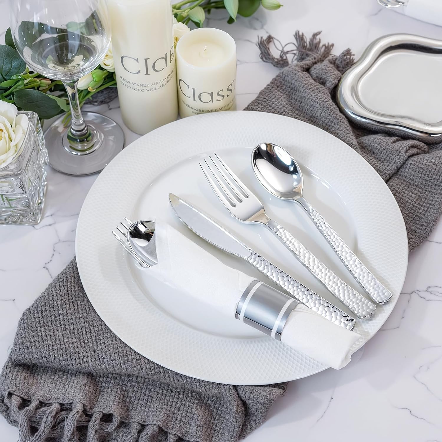 WELLIFE 100 Pack Silver Plastic Silverware, Pre Rolled Silverware Set Disposable,Plastic Cutlery Includes: 100 Forks, 100 Knives, 100 Spoons, 100 Napkins, Cutlery Set Disposable for Party and Wedding