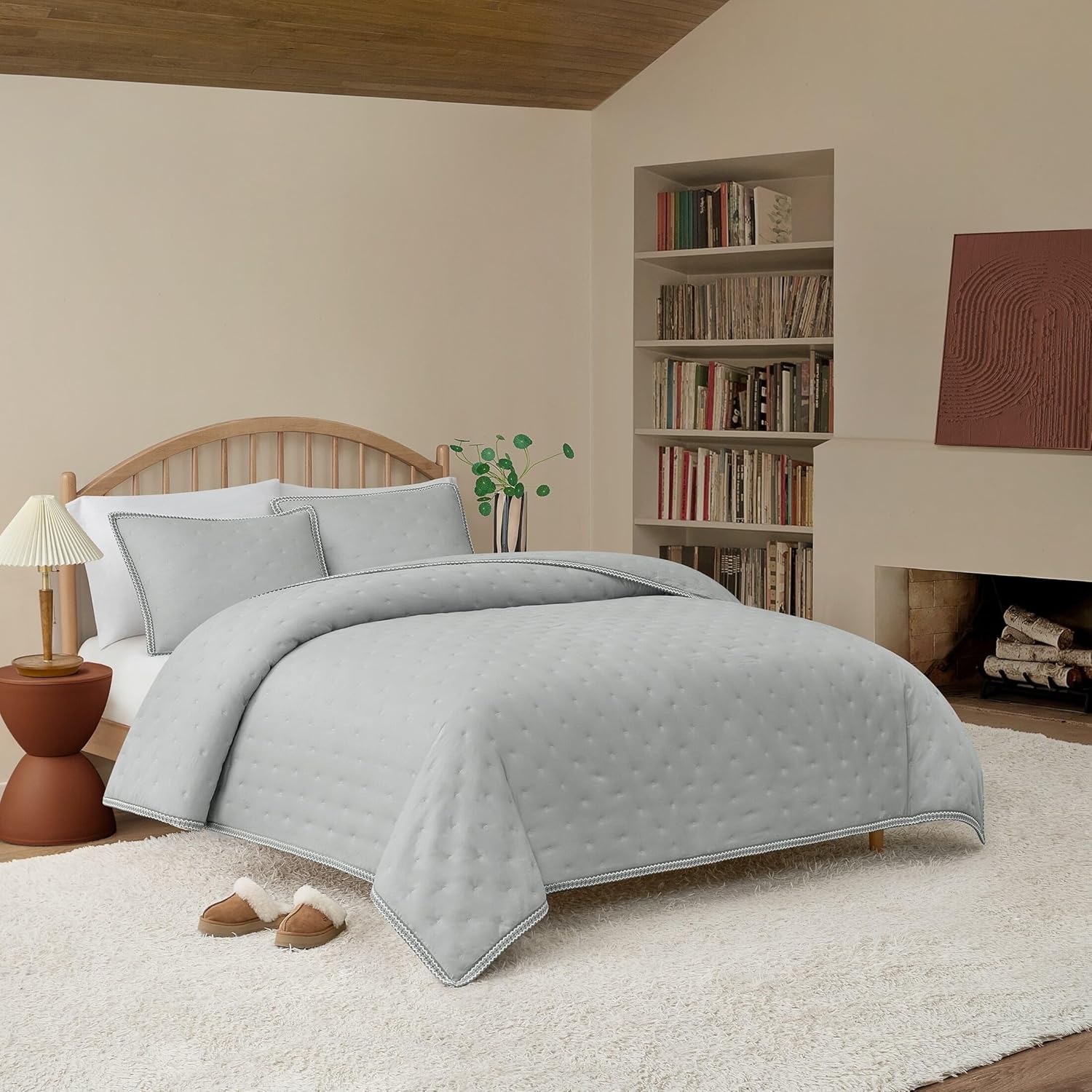 UGG Braid Full/Queen Quilt Set – 3 Piece Queen Quilt Bedding Set with 2 Shams, Soft Lightweight Bedspread Coverlet for Home & Bedroom, Light Gray Violet (Devon)