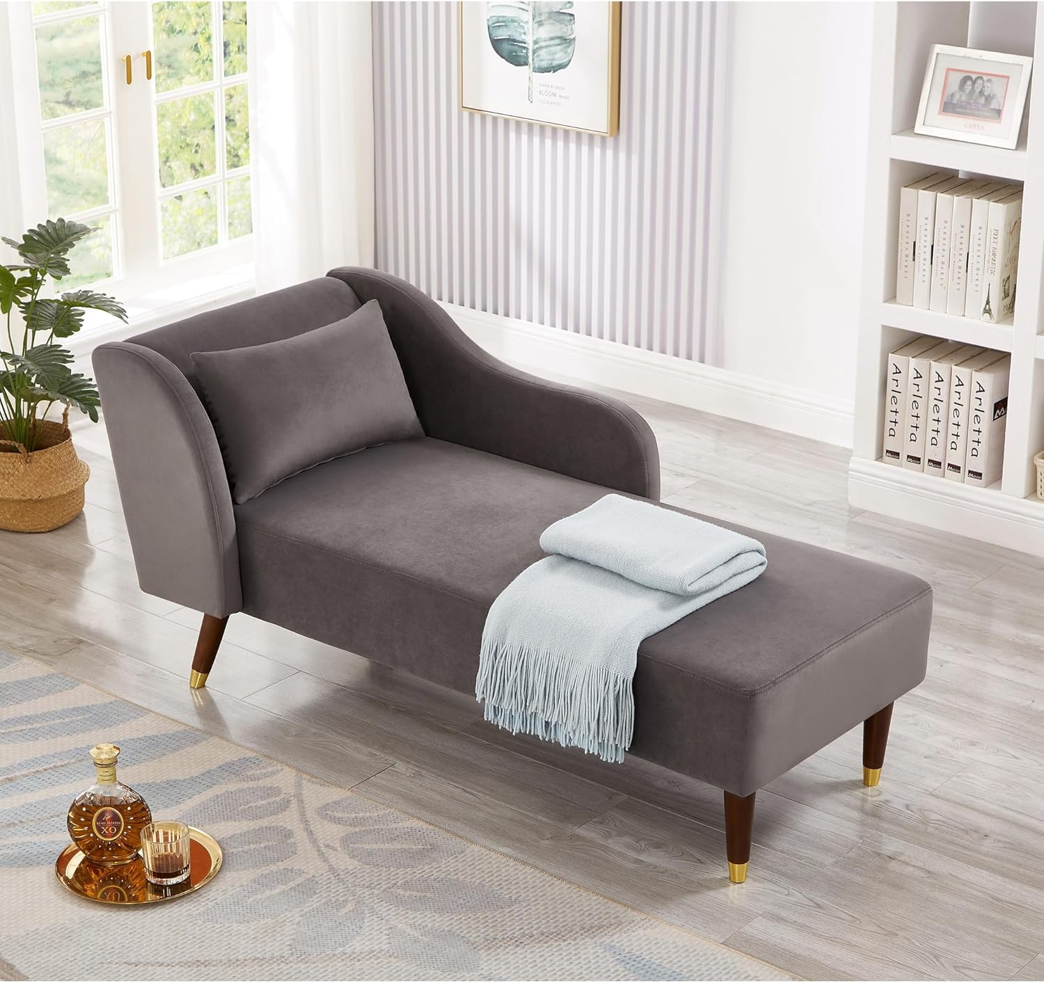 Modern Grey Velvet Chaise Lounge Indoor, Fainting Couch Chaise Lounge for Living Room or Bedroom, Curved Armrest Sofa with Solid Wood Legs and Pillow, Elegant Upholstered Recliner Chair