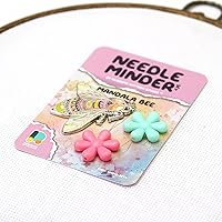 Vista 3 de Awesome Pattern Studio Needle Minder Set - Mandala Bee Magnetic Needle Minder + 2 empujadores de agujas. Pin de esmalte para punto de cruz, bordado