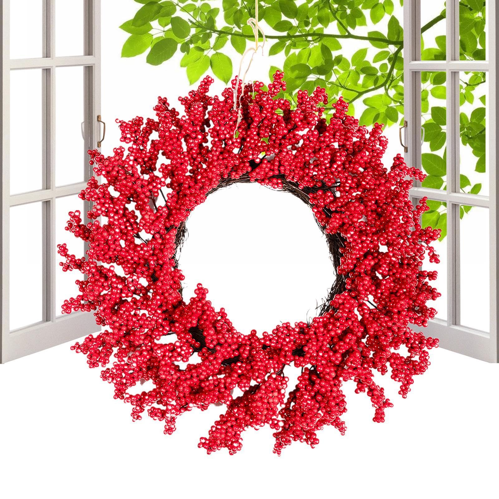 Couronne d'hiver avec baies rouges pour une table de Noël élégante