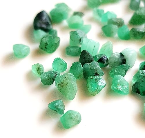 Miniatura 2 de 50 piezas de cristal de piedra preciosa esmeralda verde natural piedras preciosas crudas pequeñas para joyas Mezcla de lote suelto sin perforar de
