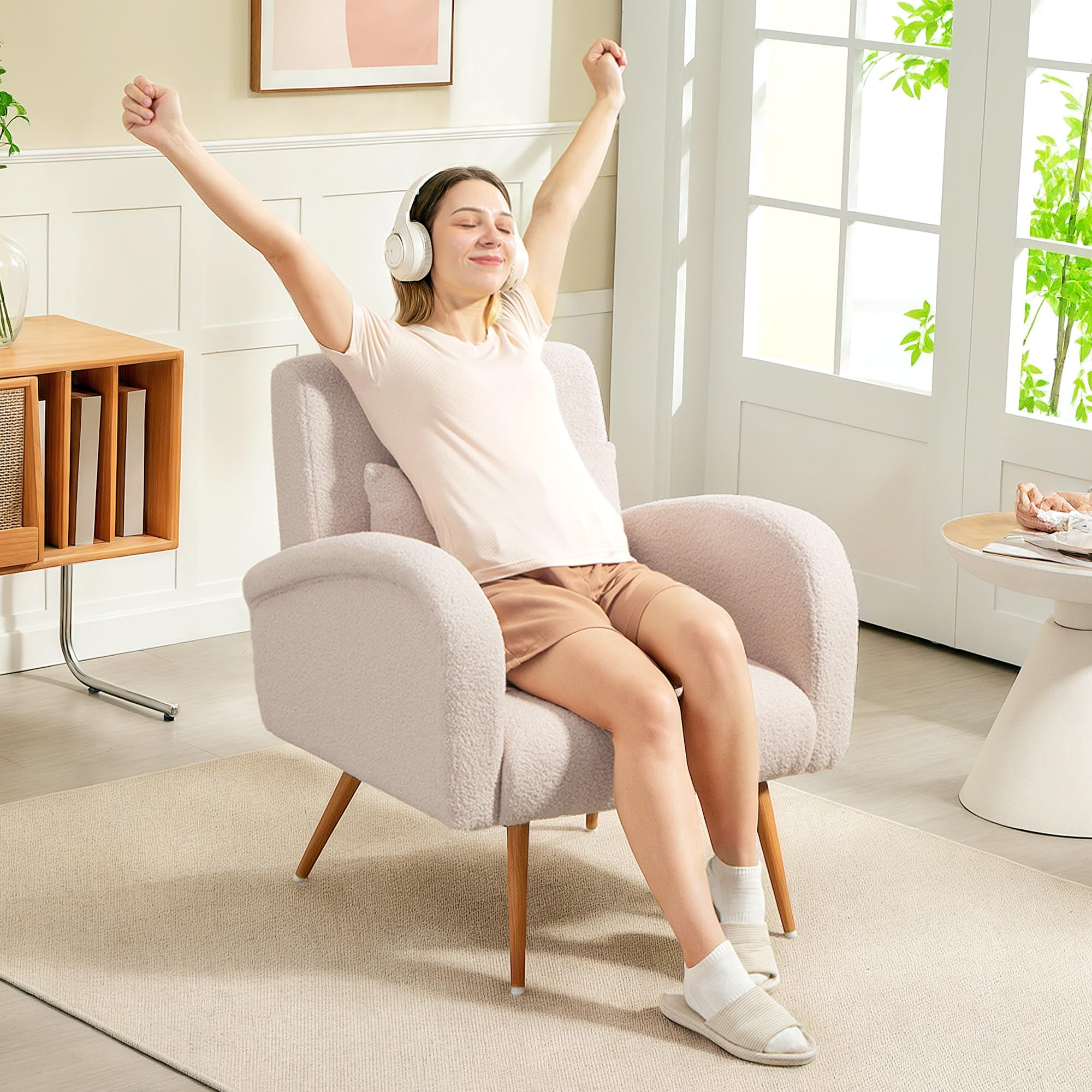 HOMCOM Poltrona per Salotto Imbottita, Poltroncina da Camera in Tessuto Teddy con Cuscino Lombare, Poltrona da Lettura con Gambe Effetto Legno in Metallo per Soggiorno e Studio, 77x77x83 cm, Beige