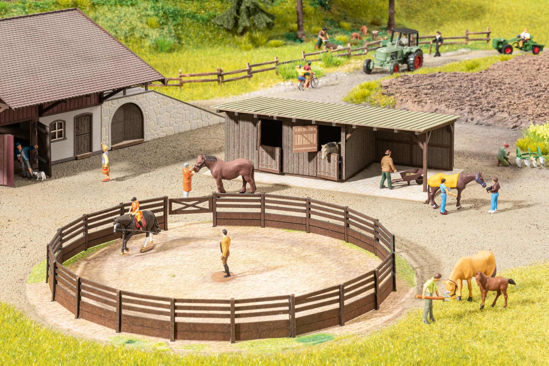 NOCH Micro-Motion Reitplatz mit Pferde-Boxen, Bewegliches Pferde-Set inkl. Sound für Spur H0, Ideal für Modellliebhaber