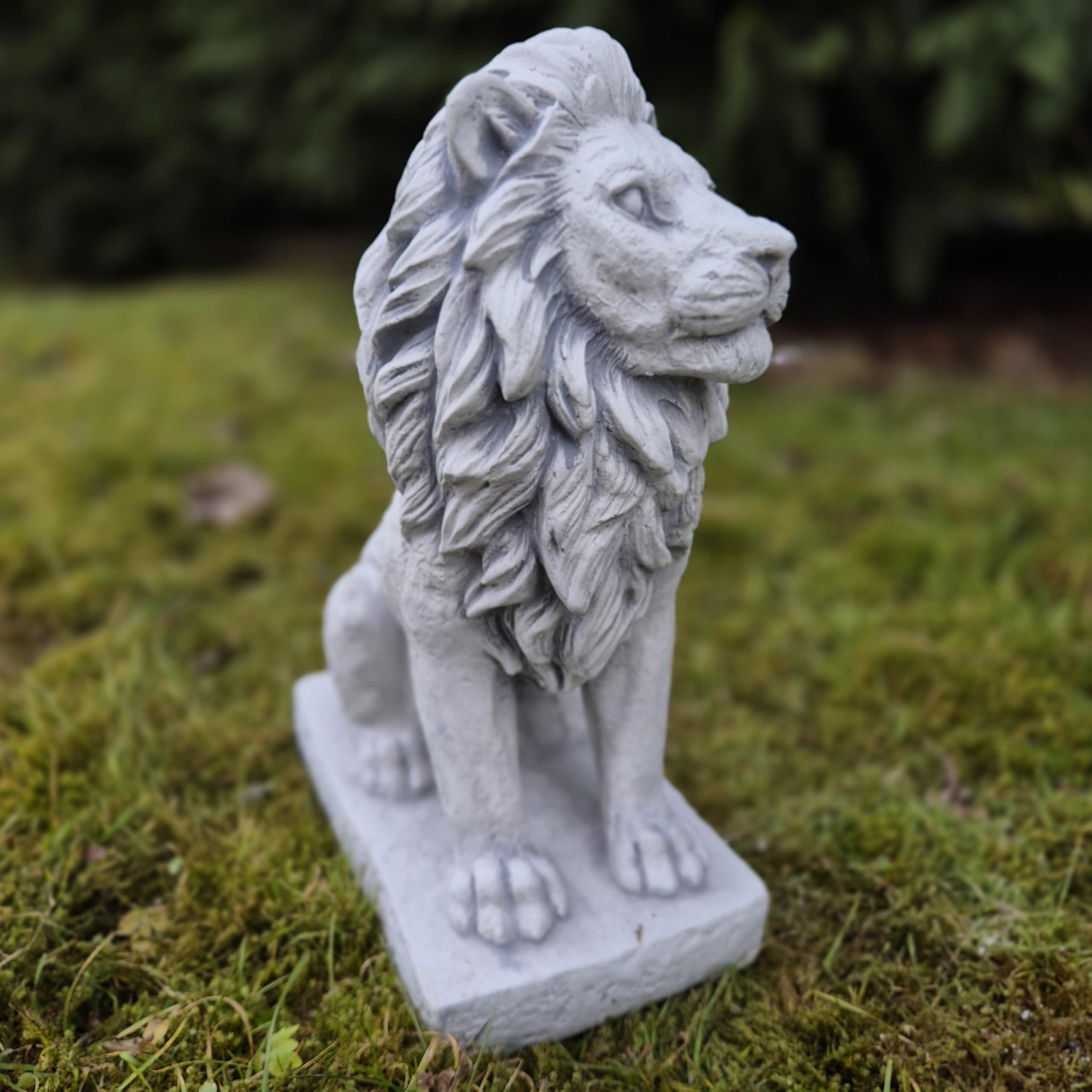 FABRIQ Löwe Steinfigur Links 36 cm – 11 kg – Wetterfest & frostsicher – Massive Steinguss Gartendeko in Grau