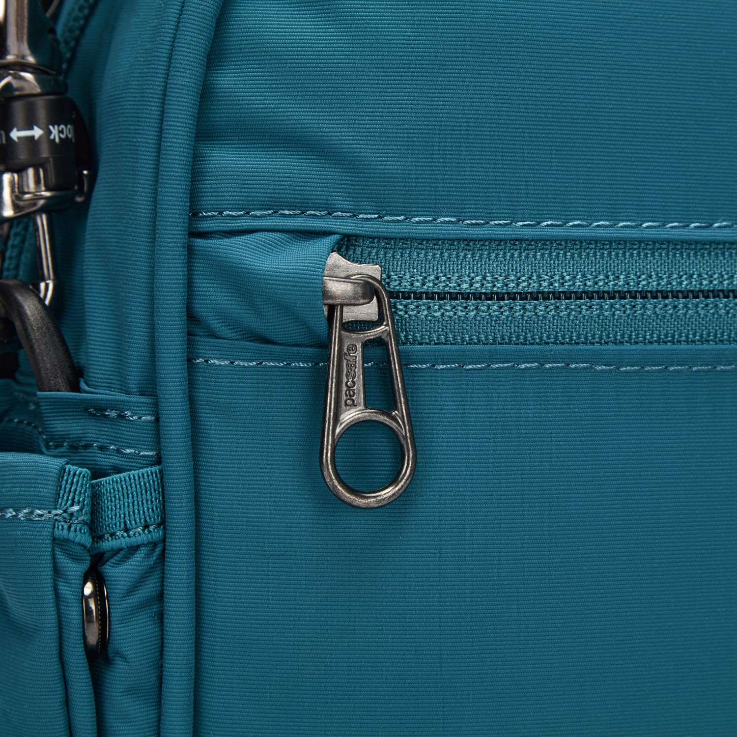 Pacsafe LS200 Crossbody - Anti-Diebstahl-Umhängetasche aus ECONYL