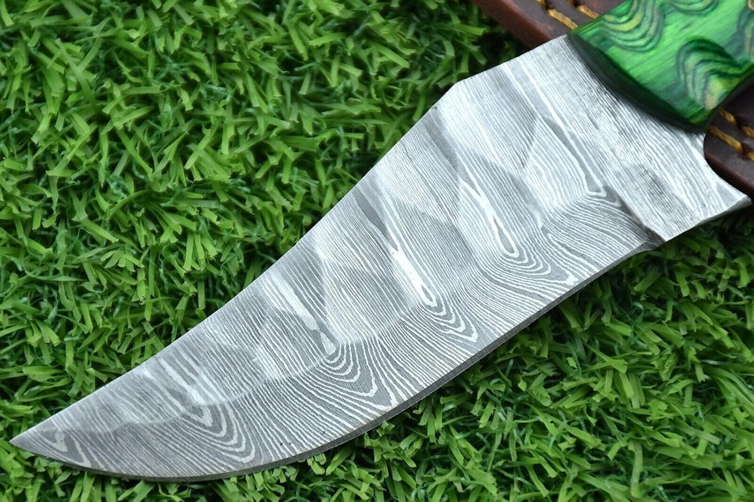 Damascus steel blade skinning knife with Leather sheath, 4.25 inches long Hand forged clip point blade with 3.75 inch cutting edge, Green wood scale Jigged with sturls, Includes Leather sheath