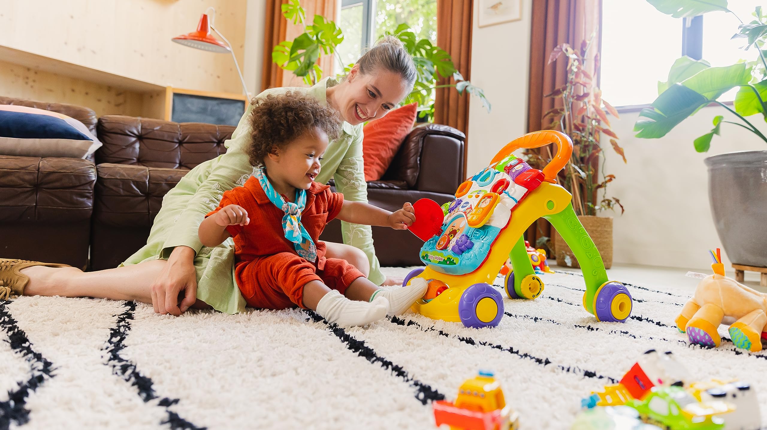 VTech Super gadające pierwsze kroki 2 w 1 - pomarańczowy, pierwsze kroki dla dzieci z czujnikiem ruchu i systemem hamulcowym, uchwytem, zabawą dla dzieci ze zwierzętami i numerami, baterie w zestawie