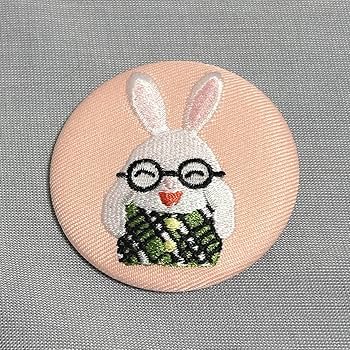 Amazon.co.jp: めがねうさぎ せなけいこ 刺繍缶バッジ ランダム
