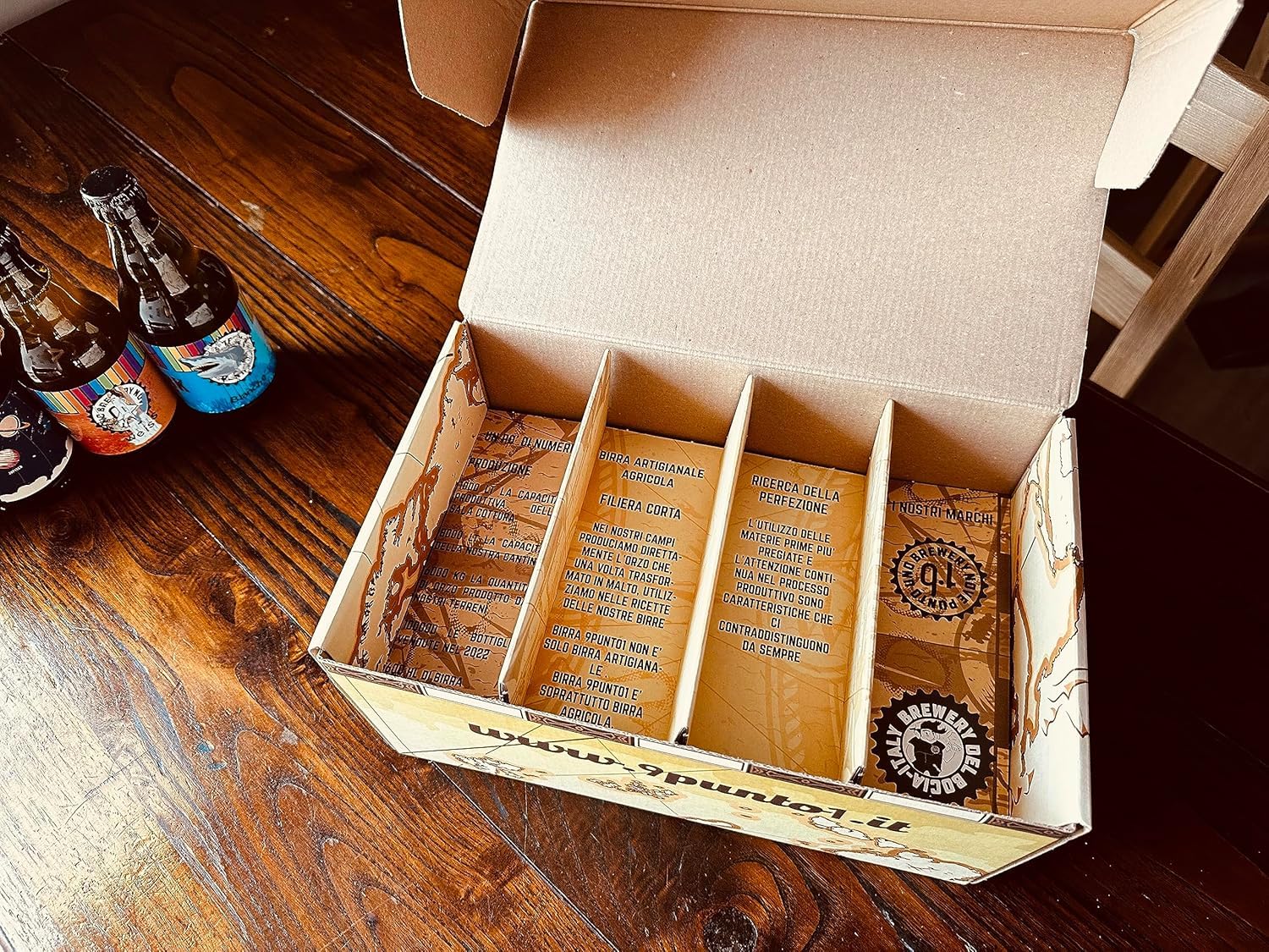 BOX DEGUSTAZIONE GIRO DEL MONDO IN 8 BIRRE - 8 bottiglie di birra artigianale Italiana da 33 cl FORMATO da 8 differenti stili di birra, 1 bottiglia per ogni stile.