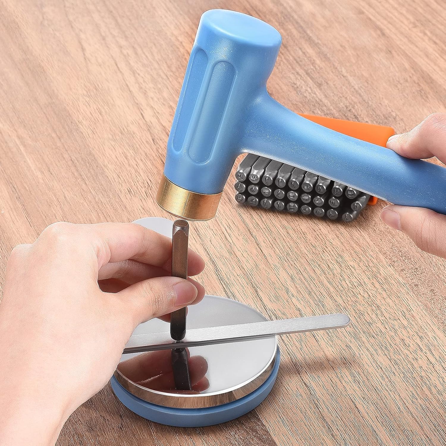 Sunowl Timbri in Metallo con Lettere e Numeri 63PCS, 3mm Punzone per Metallo, Punzoni per Metallo, Alfabeto A-Z, a-z, Numero 0-9 & Simbolo, Kit Punzoni Lettere per Metallo Pelle Gioielli Plastica