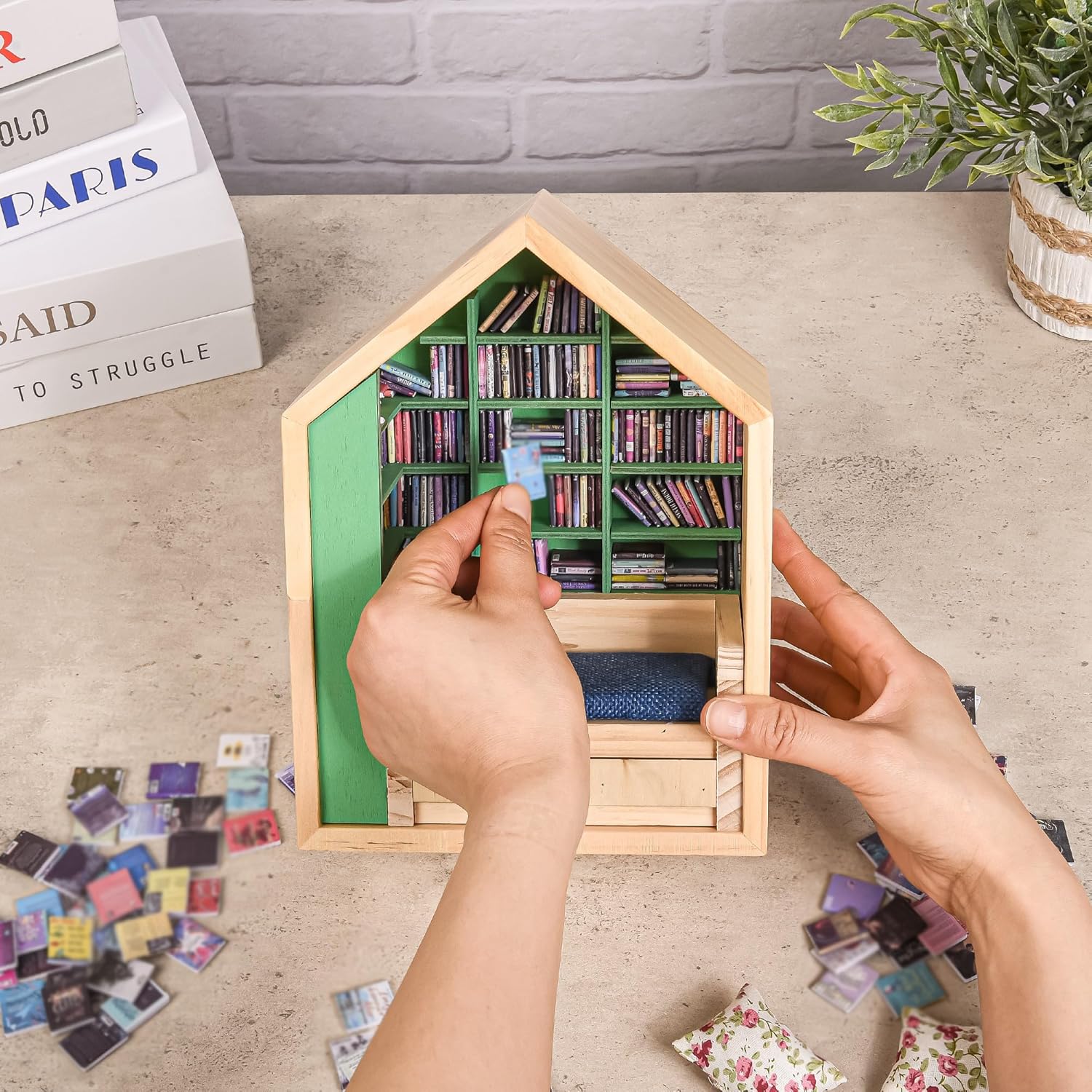 SIHPTO Stress Relief Mini Bookshelf with 300pcs Mini Books，Small Nook Decor for Book Lovers, Miniature Book Library,Stress-Relieving Gifts for Family and Friends