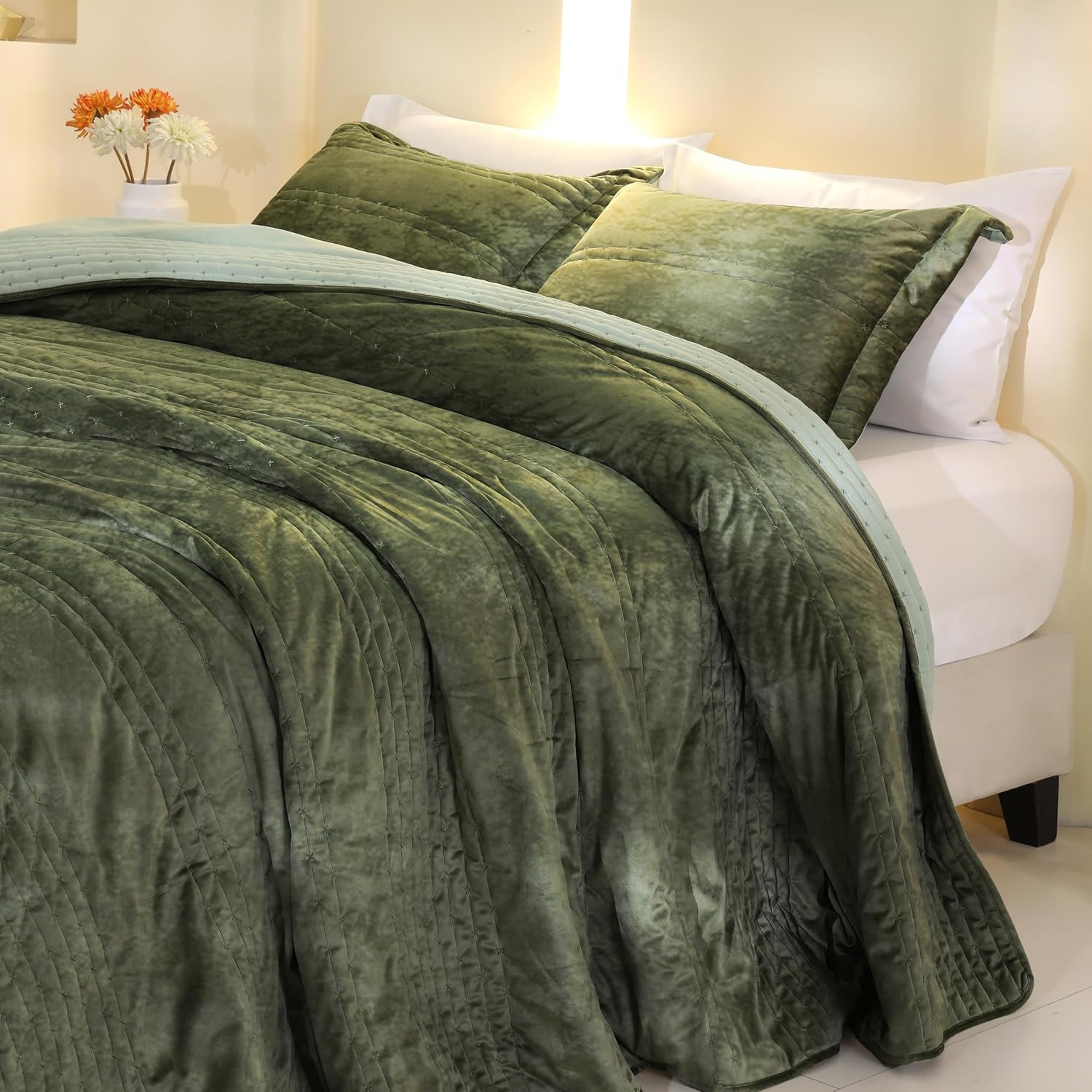 BOV Olive Green Queen Size Bedspreads - 3 Piece Quilt Set with Pillow Shams | All Season Lightweight Microfiber Coverlet (92x96 in) Soft Oversized Bedspread (Green, Queen)