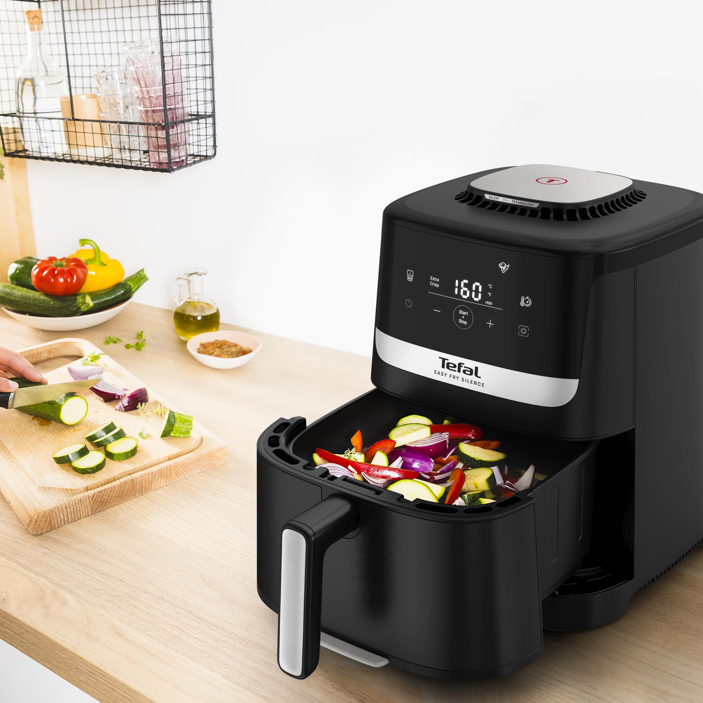 Tefal Easy Fry Silence, Freidora de aire caliente, hasta un 99% menos de grasa, nueva tecnología silenciosa, capacidad de 5 l, con rejilla de cocción antiadherente, fácil limpieza, Negro, EY5528E0