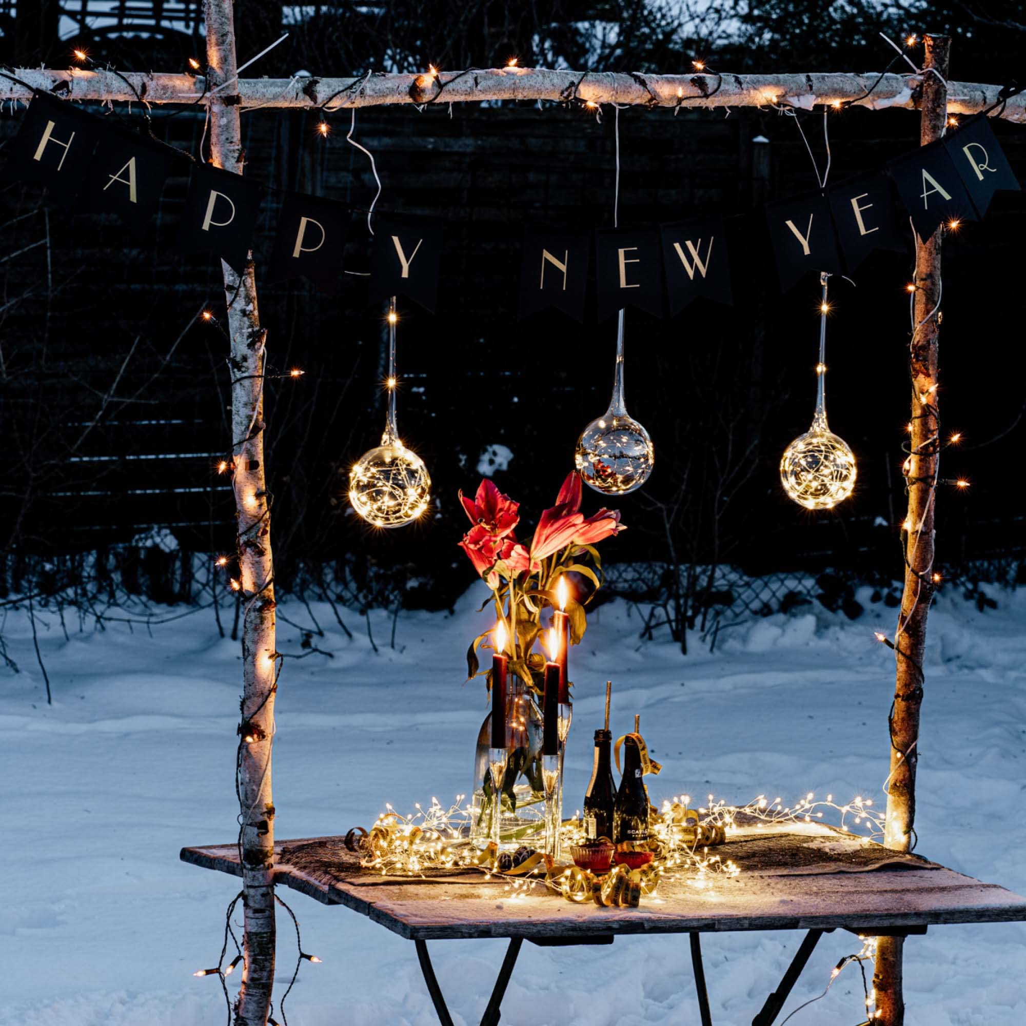 hellum LED Glaskugel hängend mit Lichterkette mit Timer und Fernbedienung, 3er set Glaskugel < 59lm, mit 3x30 warmweiße LED, rauchgraues Licht H40 ø13cm, 59 lm, Dekoration Licht, 578782 | Glaskugeln rauchgrau & Kupferdraht Tauperlen Licherkette 3x90 LED,