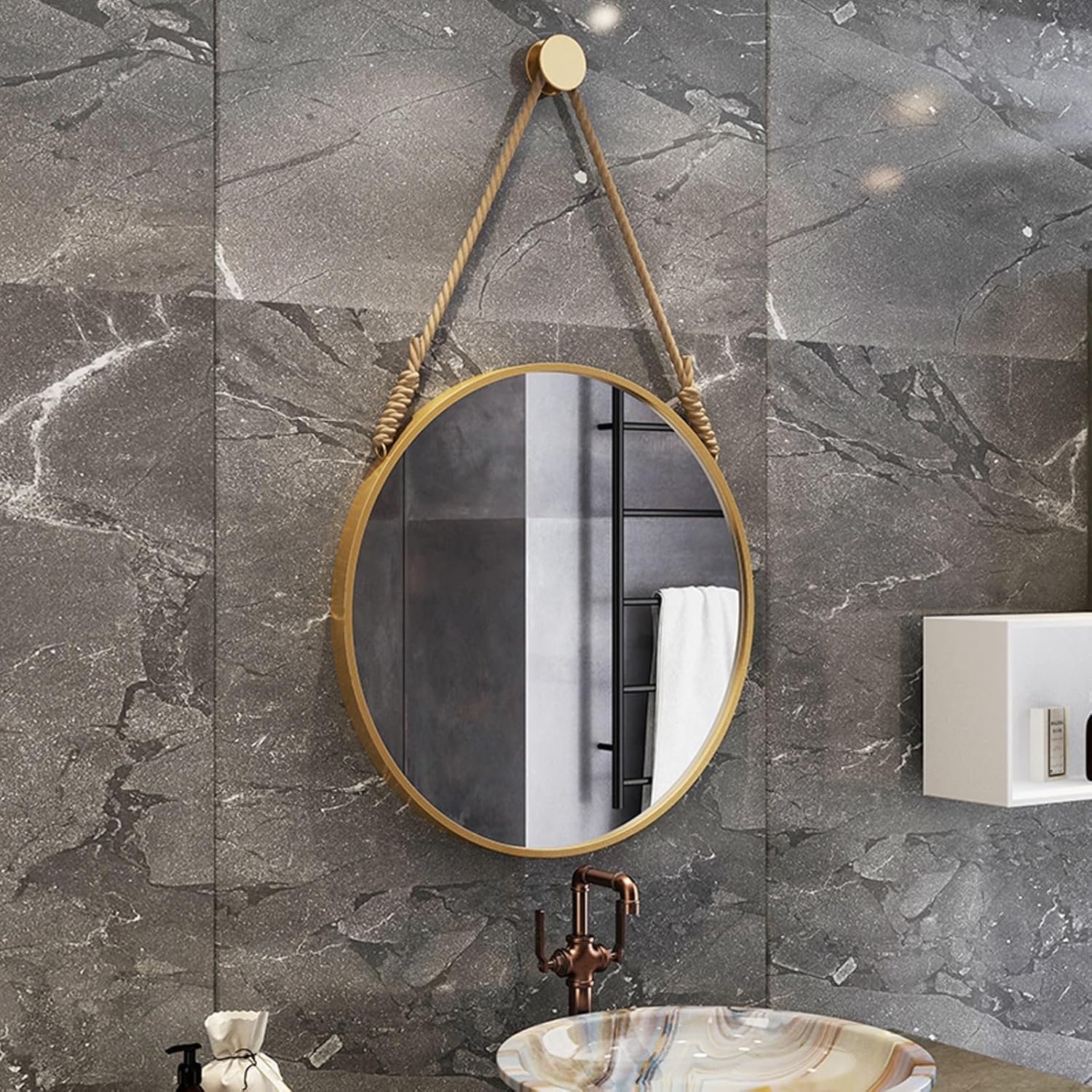 Miroir en corde rond pour agrandir les petites pièces et illuminer un salon