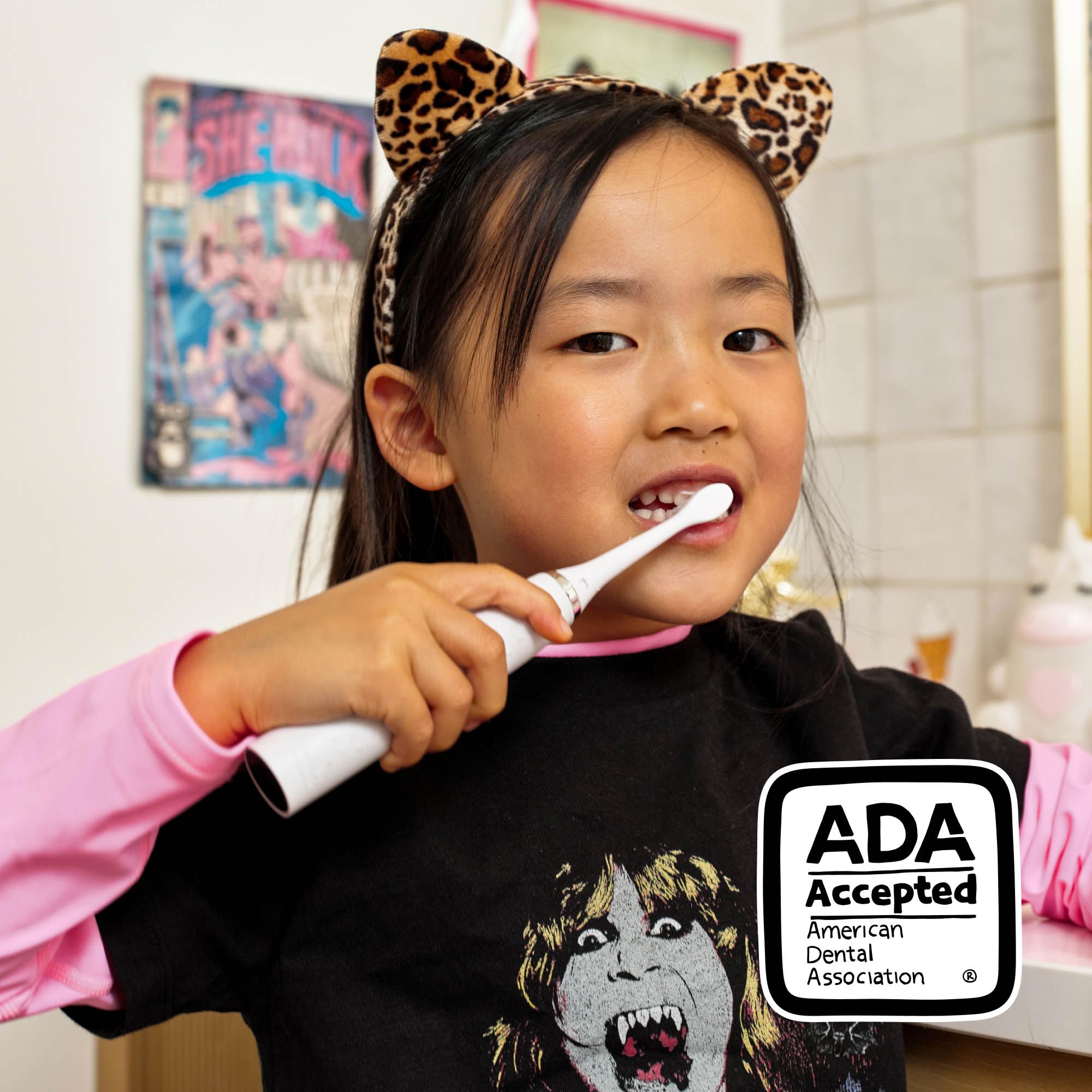 Made by Dentists Spazzolino elettrico per bambini – Spazzolino vibrante ricaricabile con timer, include 6 testine di ricambio, pulisce delicatamente i denti, per ragazze e ragazzi, bambini e bambini