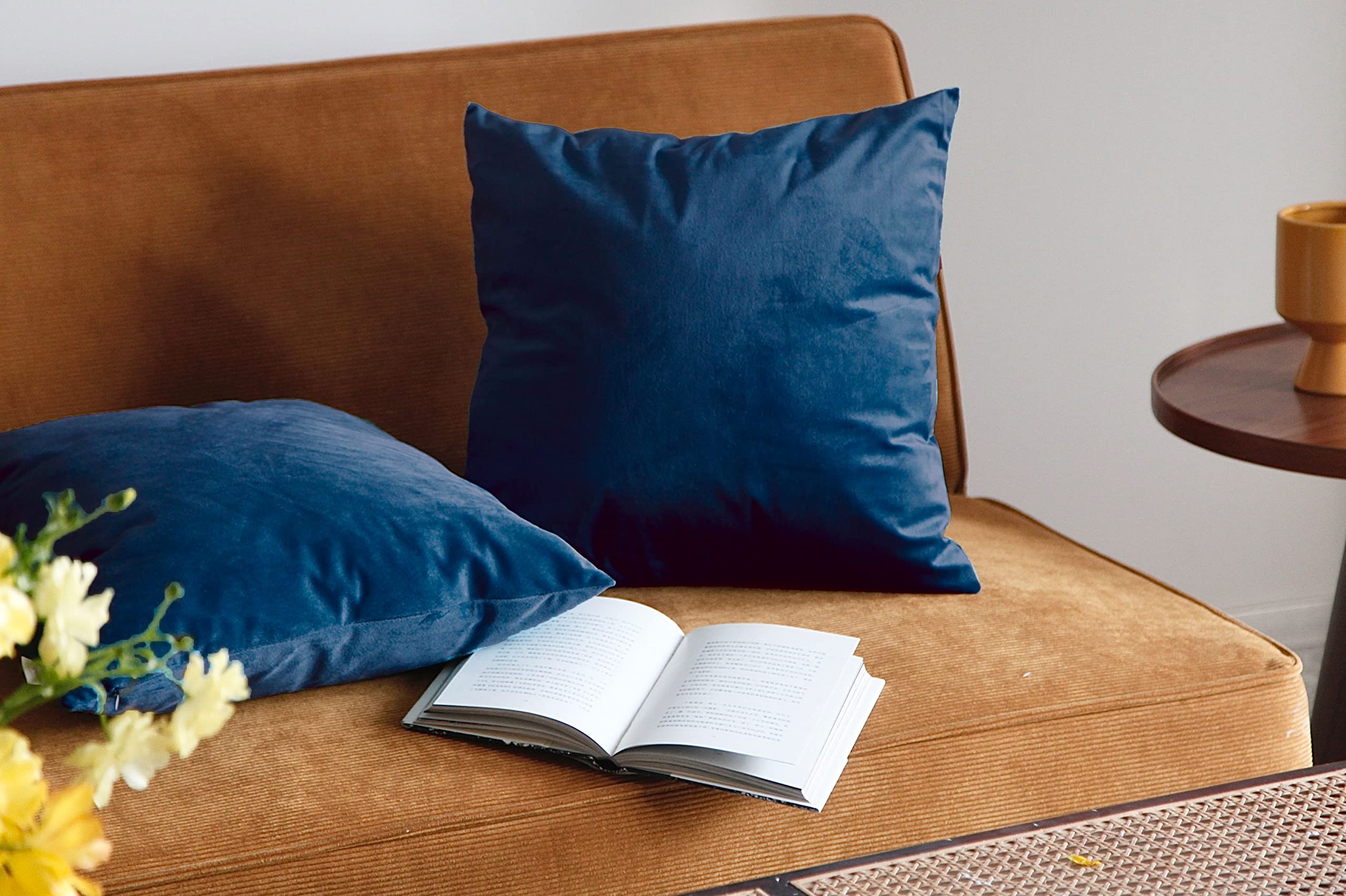 Pagnanno. Set of 4 Soft Velvet Cushion Covers 45x45cm(18x18 Inches) Plain Throw Pillowcases Square Cushion Covers for Chairs,livingroom,bedroom with Invisible Zipper (18"x18" (Pack of 4), Navy)