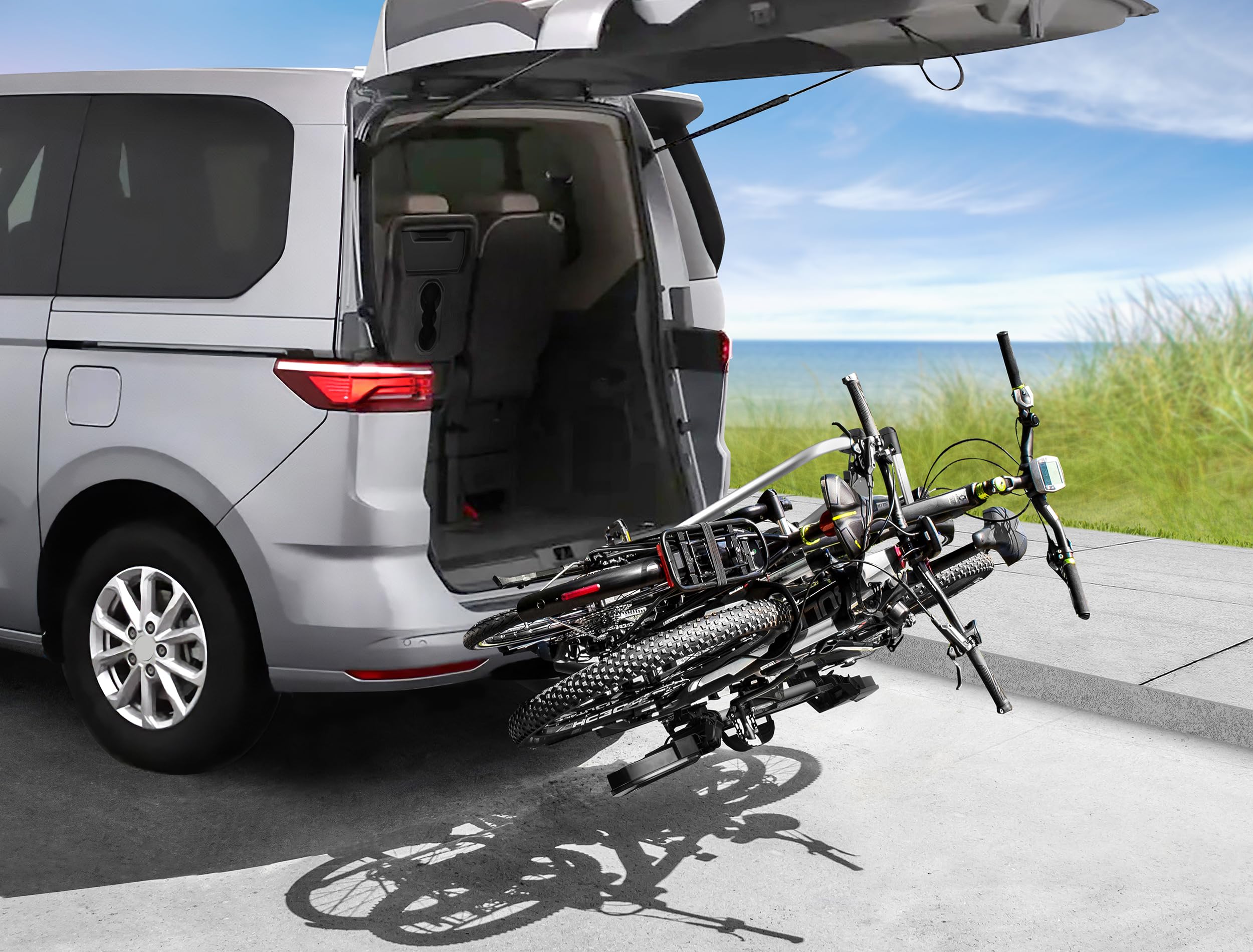 EUFAB 11650 Fahrradträger TECDC1+, Heckträger für 2 E-Bikes, 60 kg Nutzlast, abklappbar Fußpedal, LED-Rückleuchten, vormontiert, Schwarz