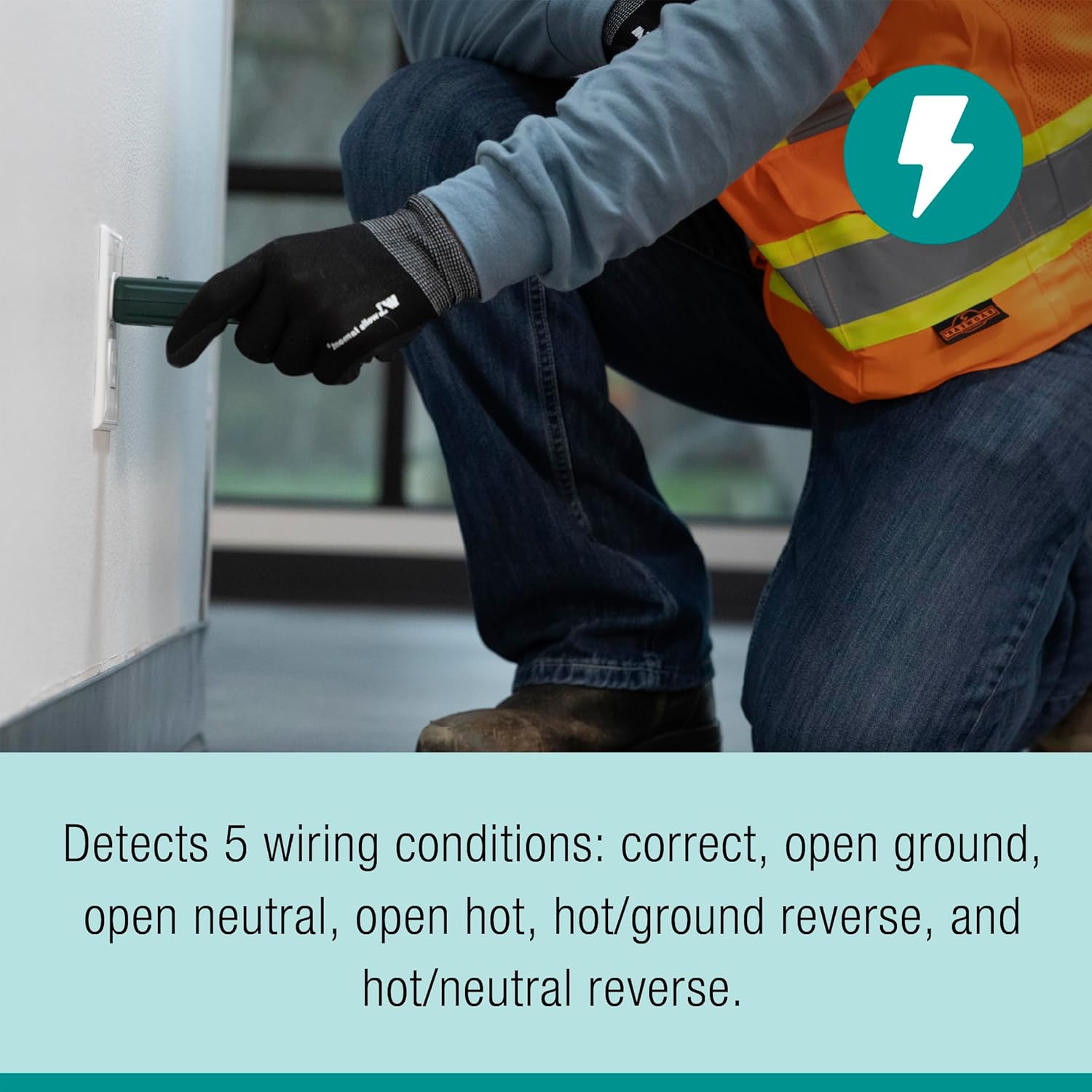 Electrician using Extech ET11