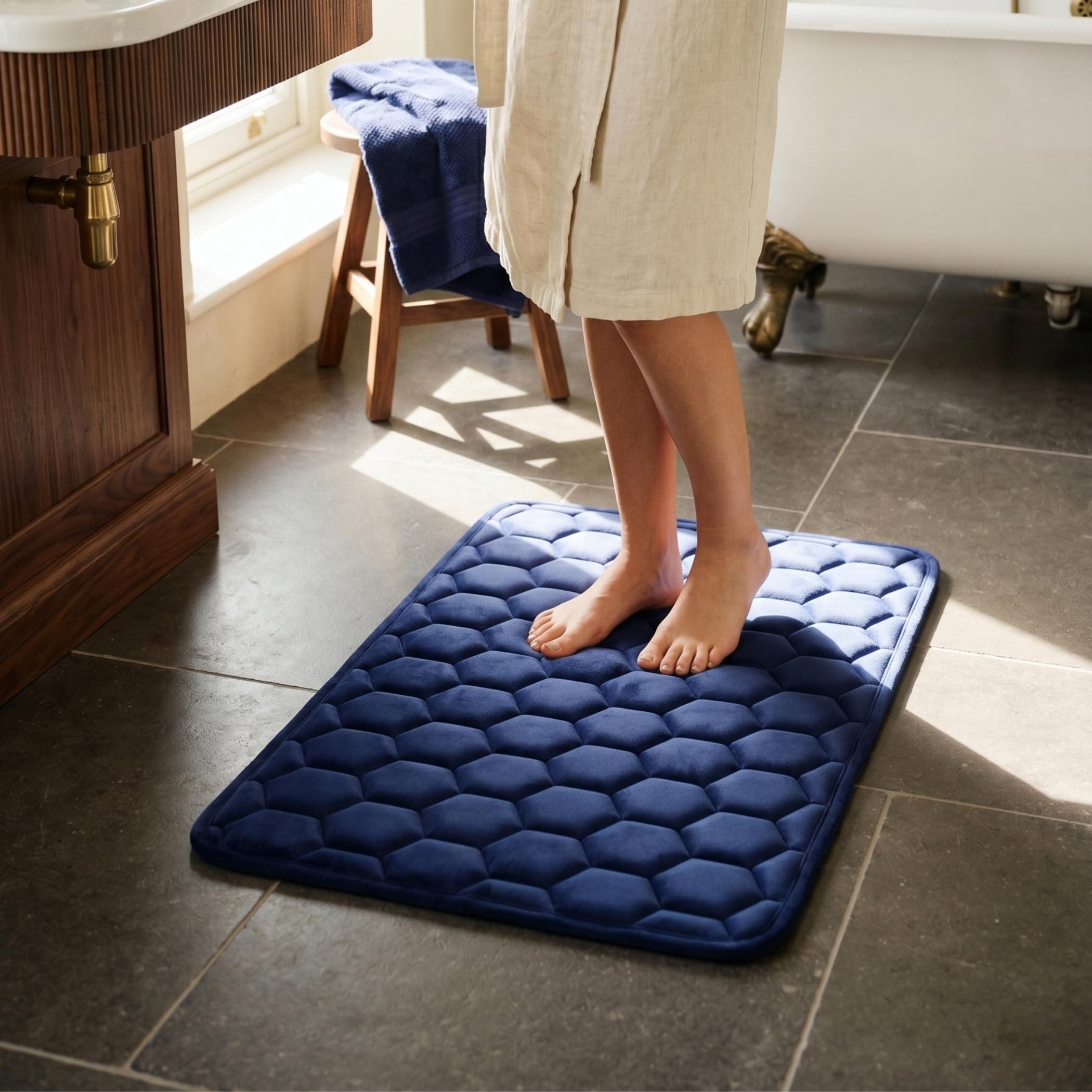 ALBERE Tapis de Bain Haut de Gamme en Mousse à Mémoire de Forme 2 cm, Antidérapant SBR, Ultra Absorbant, Doux et Moelleux, Séchage Rapide, 50x80 cm, Bleu Marin