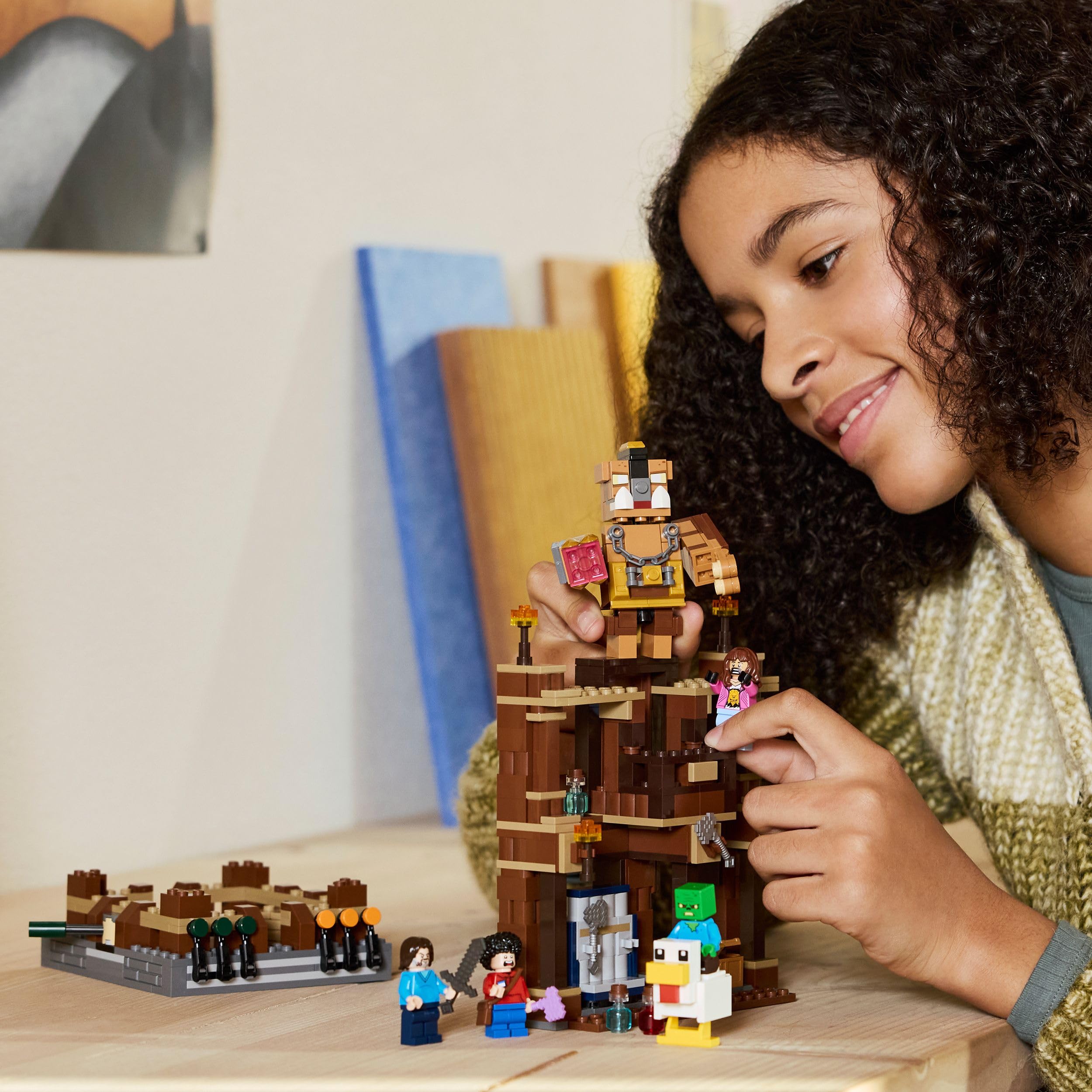 LEGO Minecraft Magione della Foresta: Ring di Combattimento - Giocattolo Interattivo con i Personaggi di Steve, Baby Zombie, Garret e Henry - Set da Gamer per Bambini e Bambine 10+ Fan del Film 21272