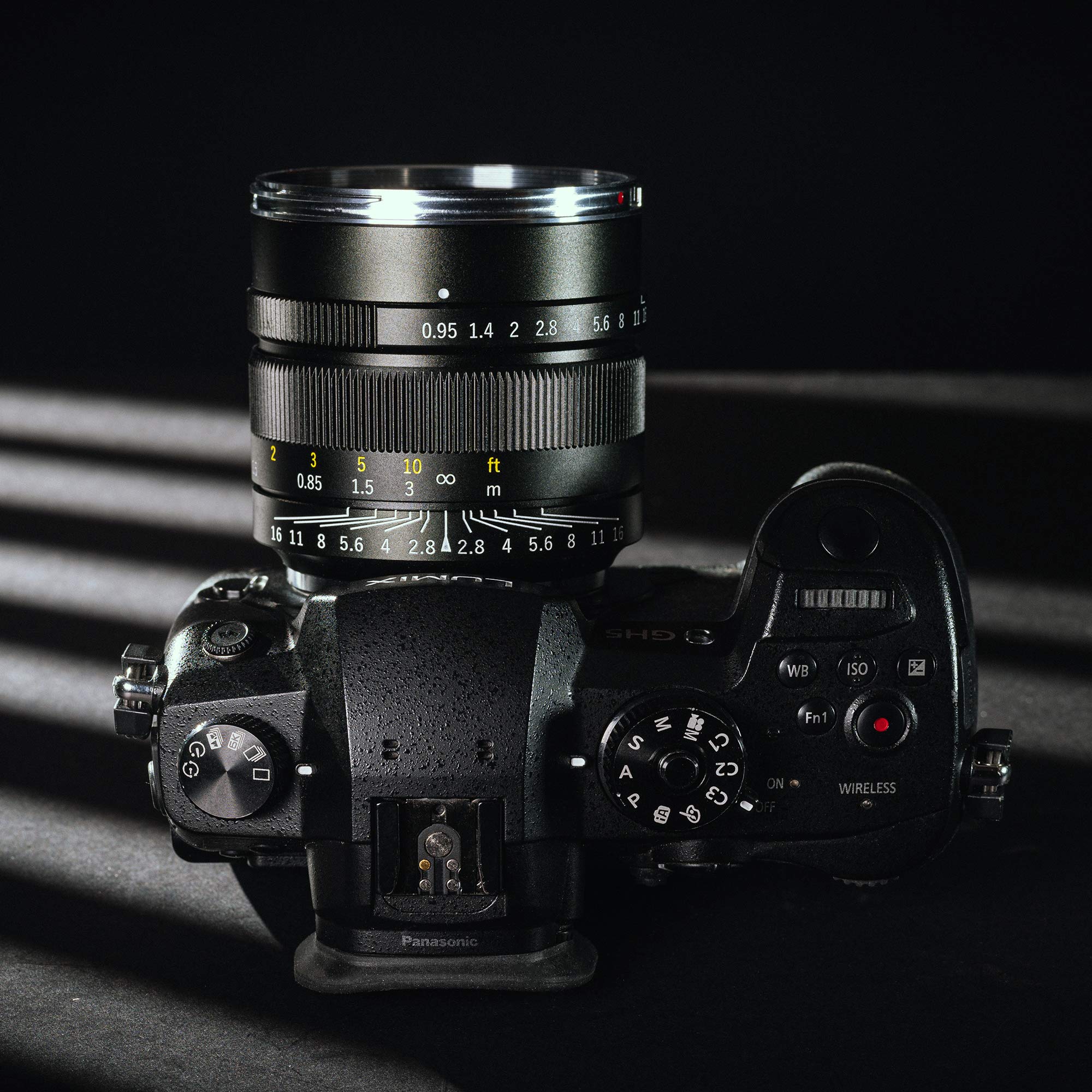 Amazon.co.jp: Zhongyi Mitakon Speedmaster 17mm F0.95 MFT、写真