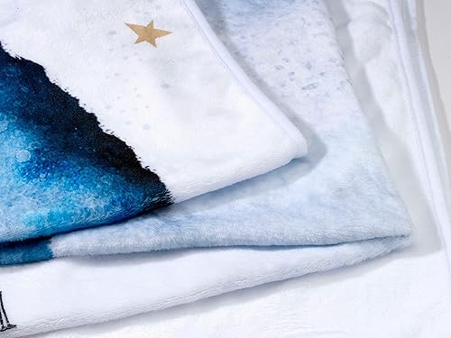 Miniatura 3 de Lillian Rose Manta con texto en inglés To The Moon and Back, color azul oscuro