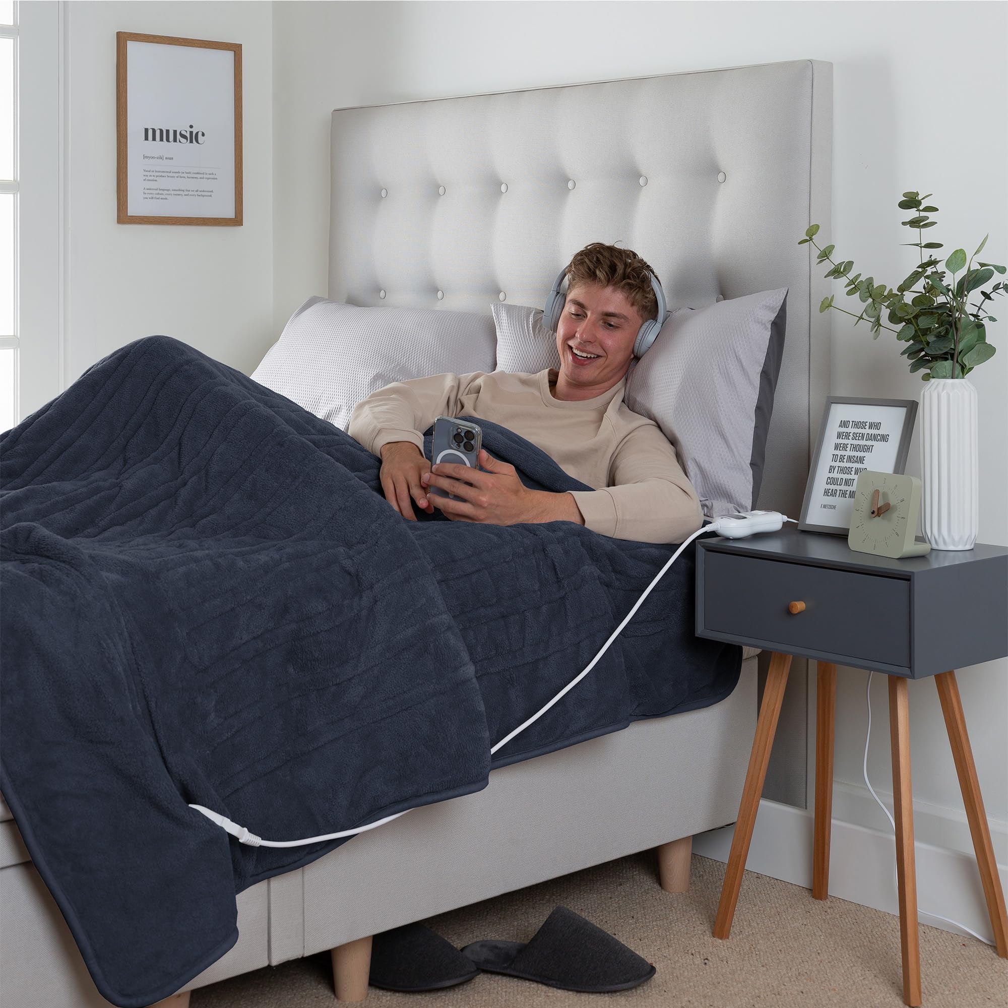 https://www.amazon.co.uk/Slumberdown-Comfy-Hugs-Heated-Throw/dp/B0BGSJSWZM