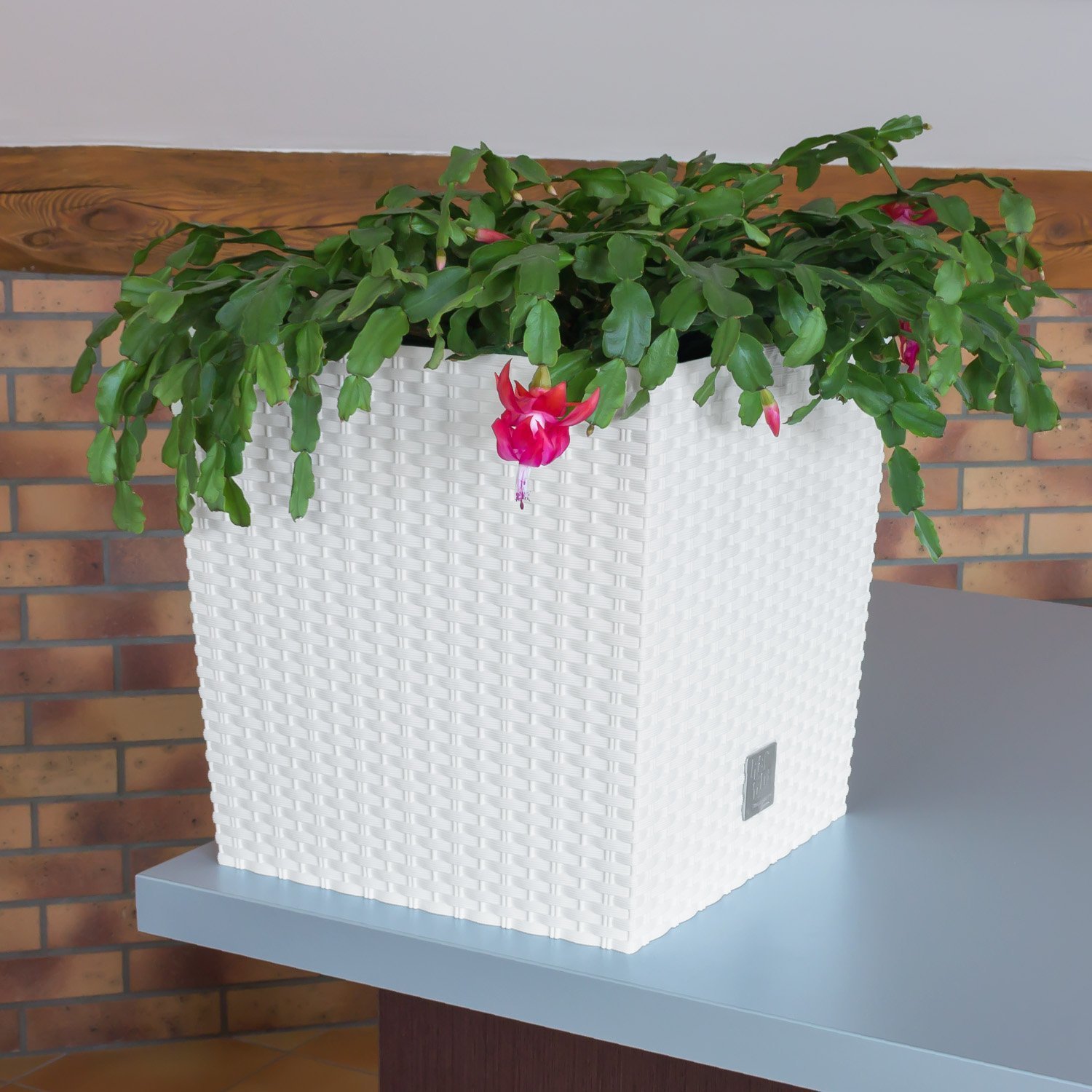 StolmetStolmet Rattan Plant Pot 32 Litres White Indoor Outdoor with Inner Box Weatherproof 32 x 32 x 32.5 cm