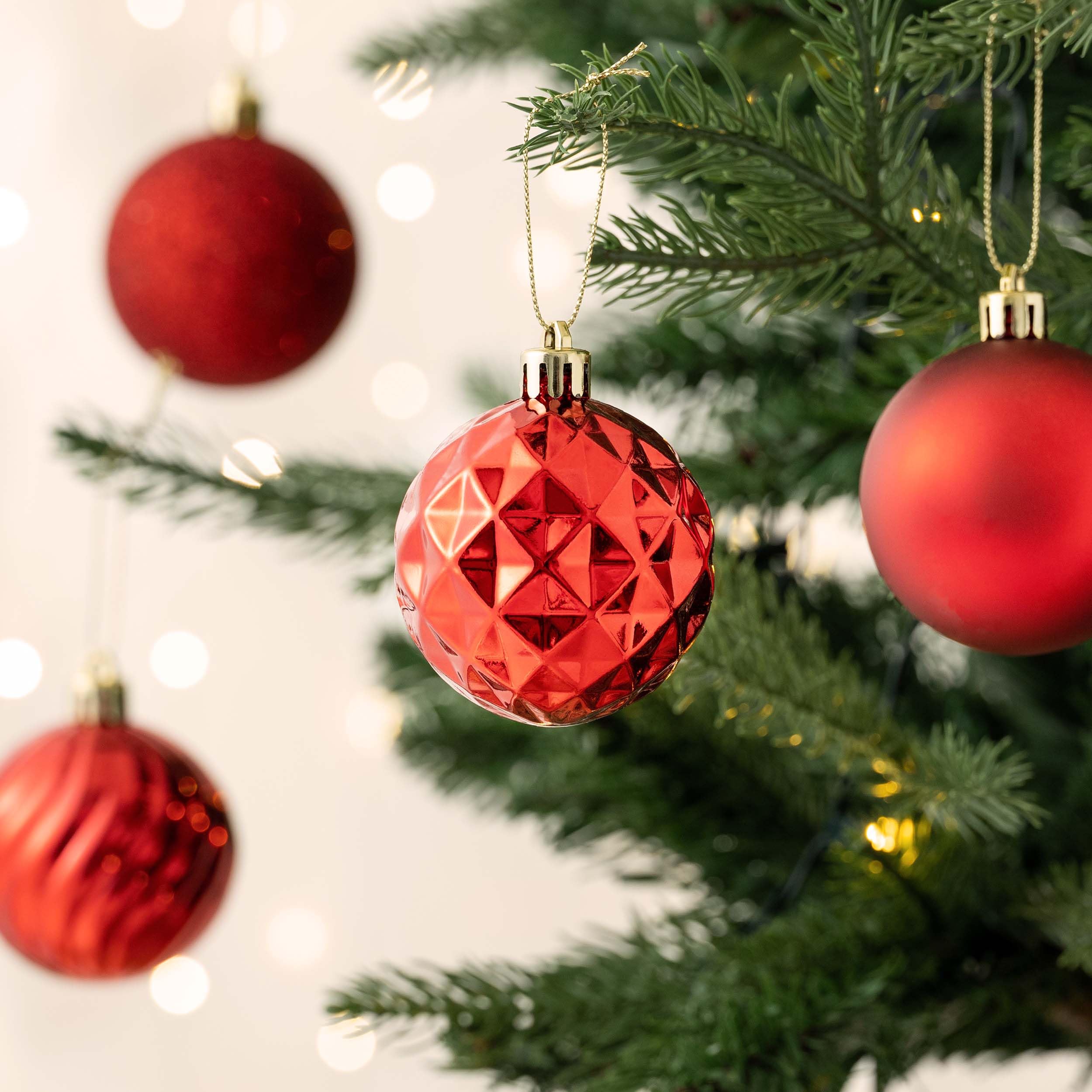 Valery Madelyn Lot de 24 boules de Noël incassables pour sapin de Noël en vrac, 6 cm, décorations à suspendre pour Noël, Saint-Valentin, Saint-Patrick, fêtes de Mardi Gras