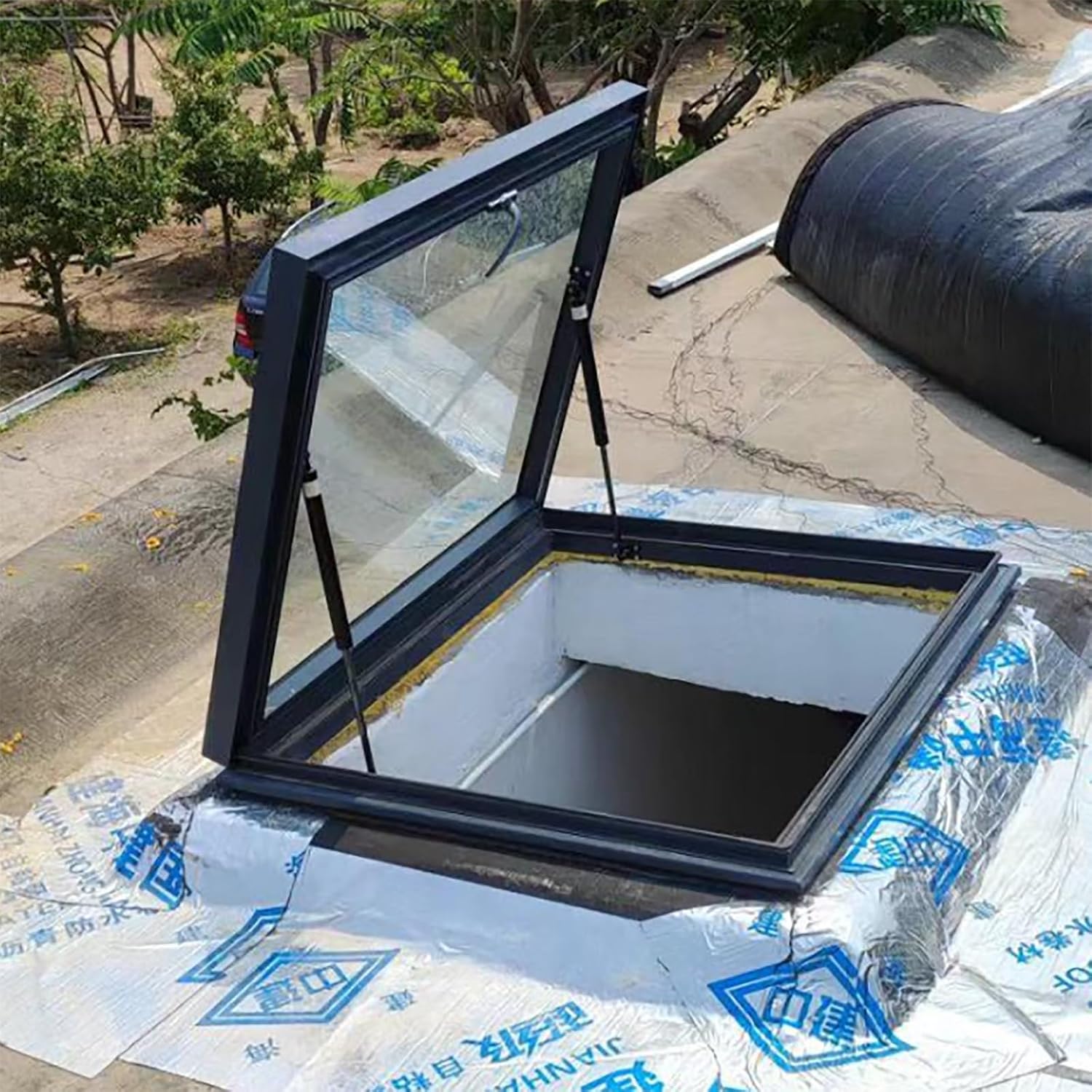 Skylight Attic Hatch Lid - Aluminum Roof Window with Alloy Handle, Soundproof Seal, Customizable 33.5x33.5in (85x85cm) for Shed, Basement, Garage, Energy-Efficient Ventilation
